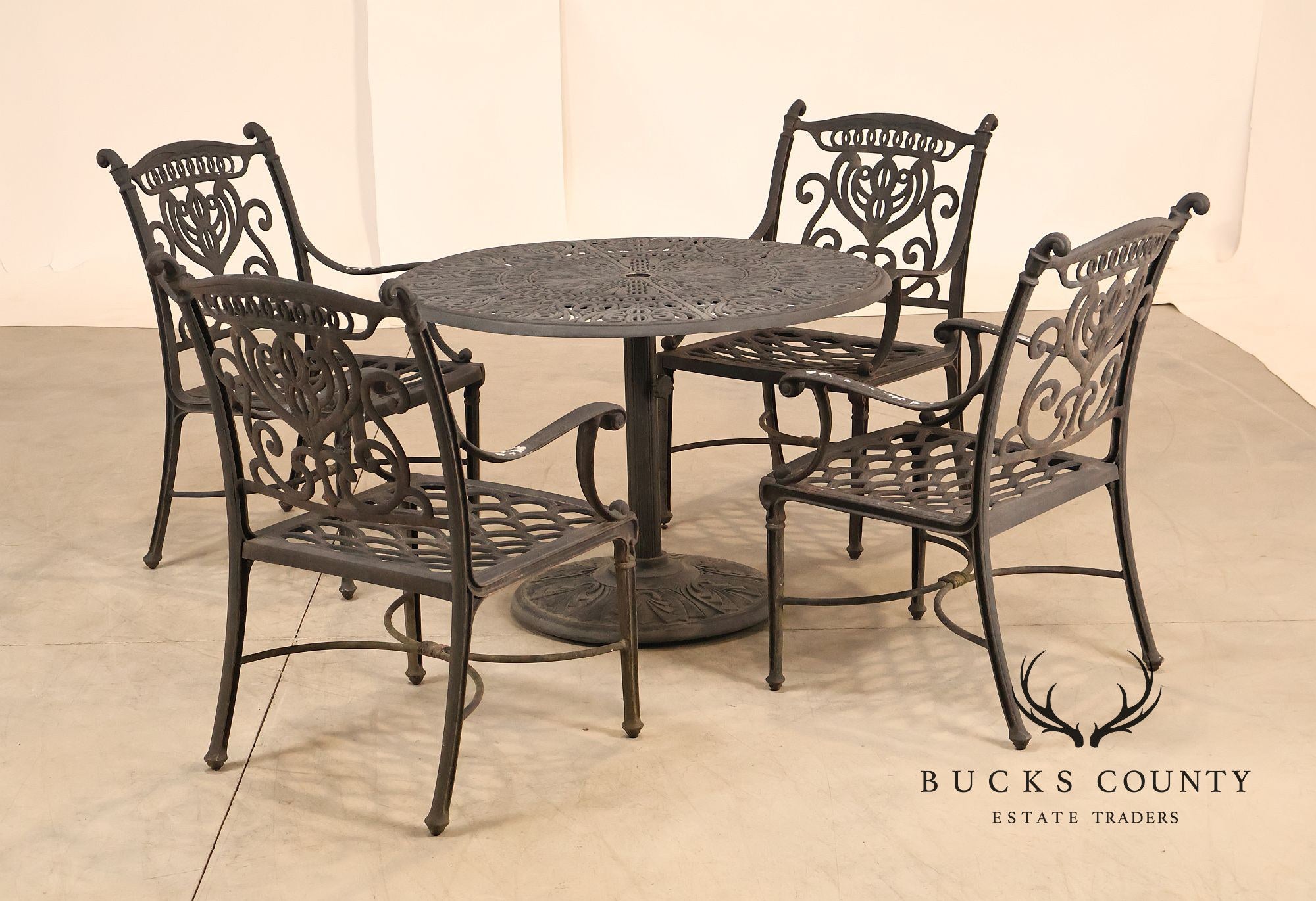 Hanamint Outdoor Round Cast Aluminum Dining Table and Chair Set