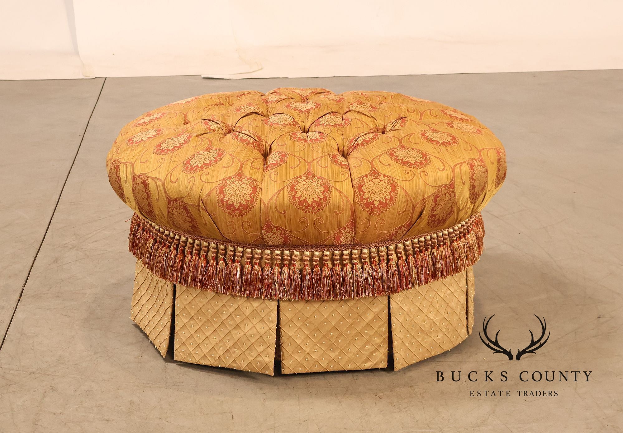 Key City Furniture Tufted Round Upholstered Ottoman With Fringe Skirt