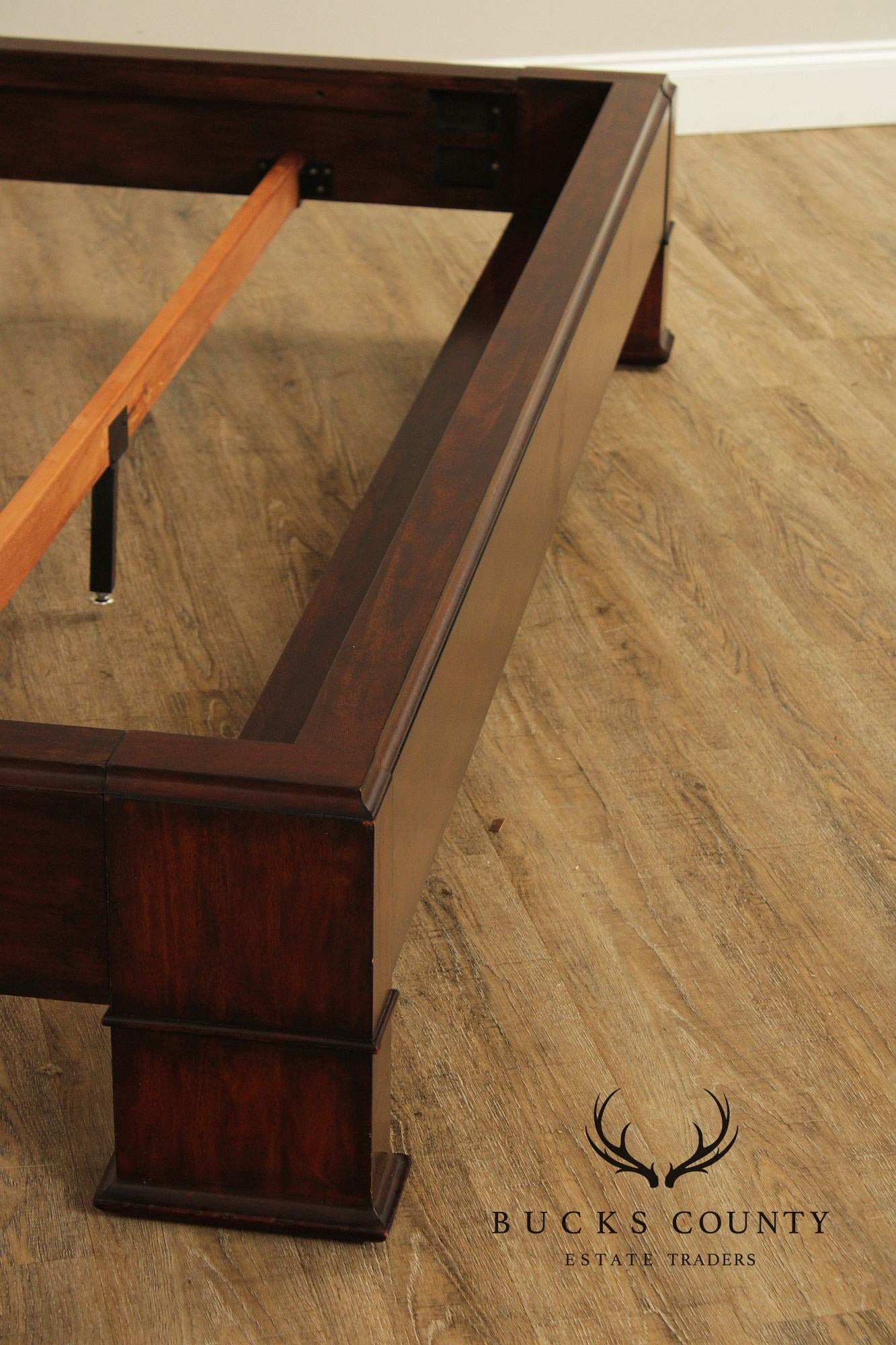 Bernhardt Traditional King Size Sleigh Bed