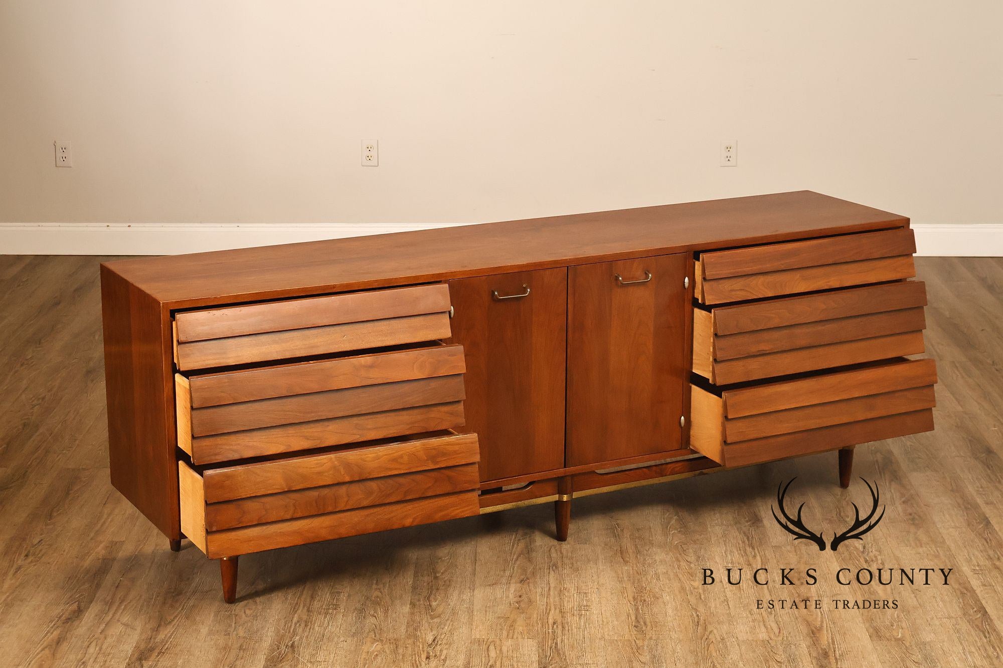 Merton Gershun For American Of Martinsville Mid Century Modern Walnut Lowboy Dresser