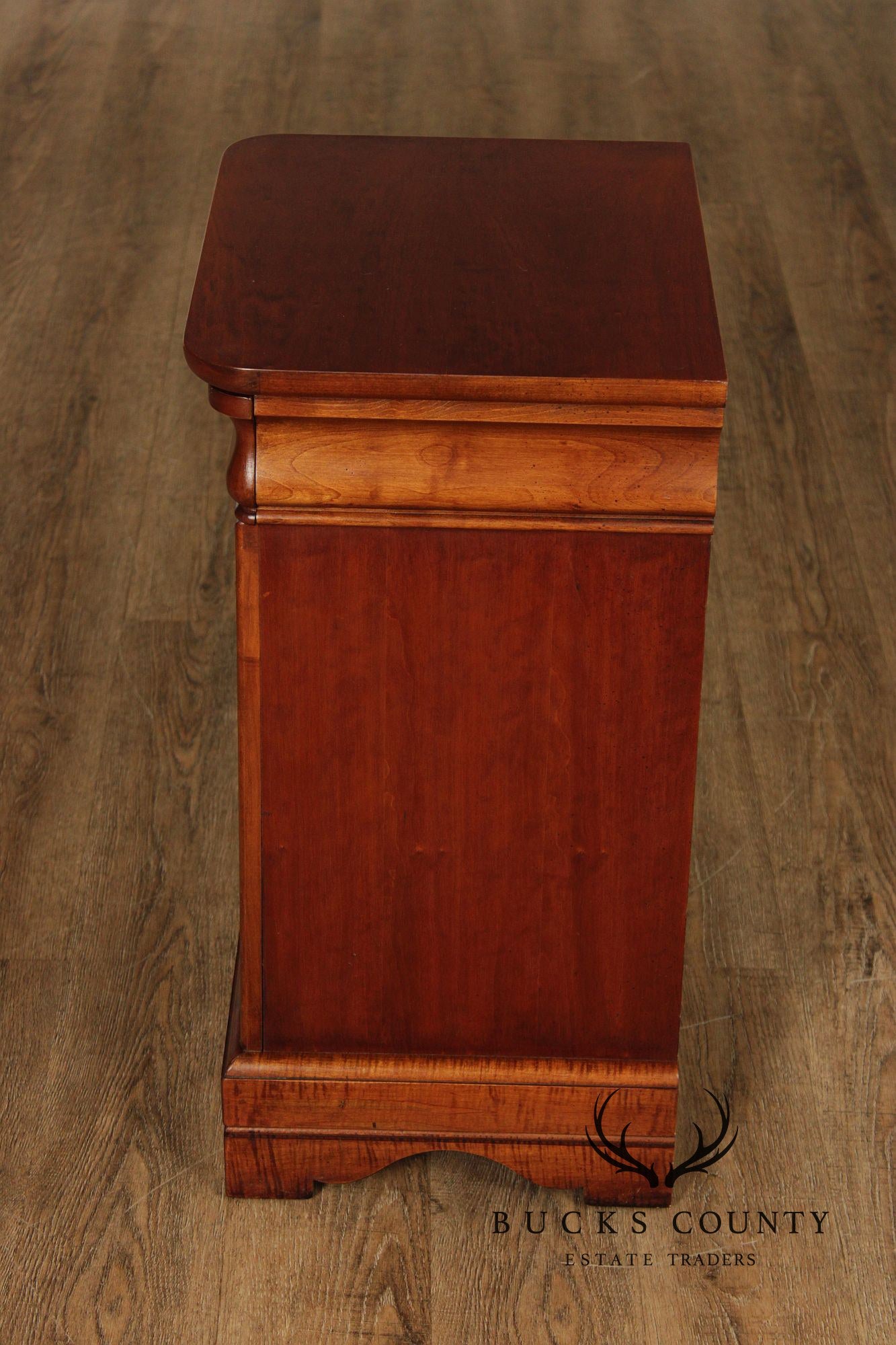 Lexington Furniture 'Chez Michelle' Bedside Cabinet Nightstand