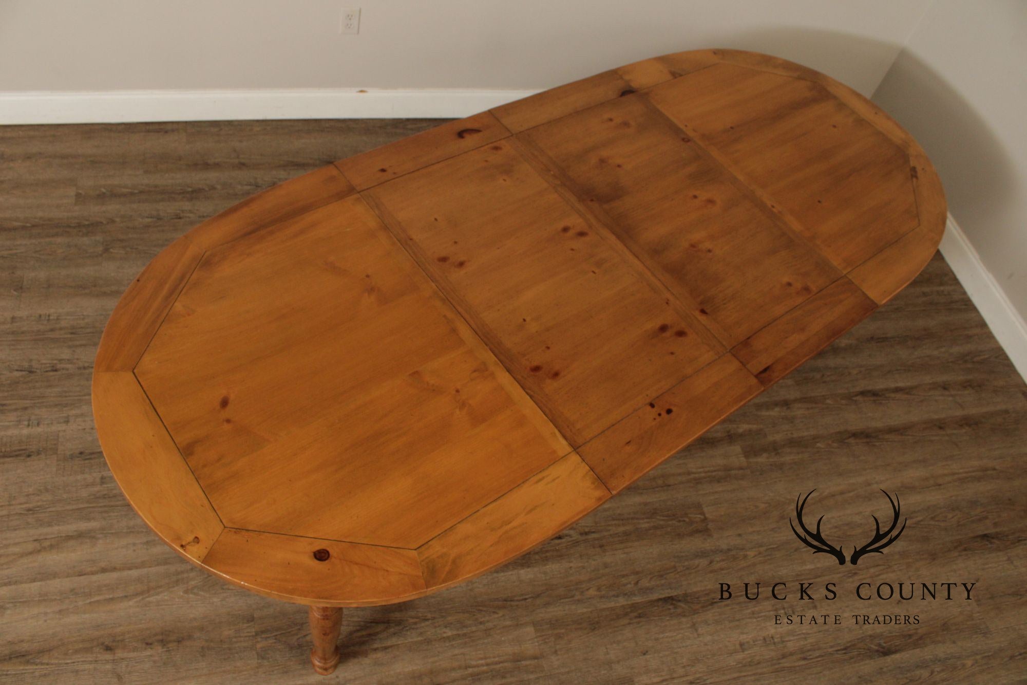 Farmhouse Pine Extendable Oval Dining Table