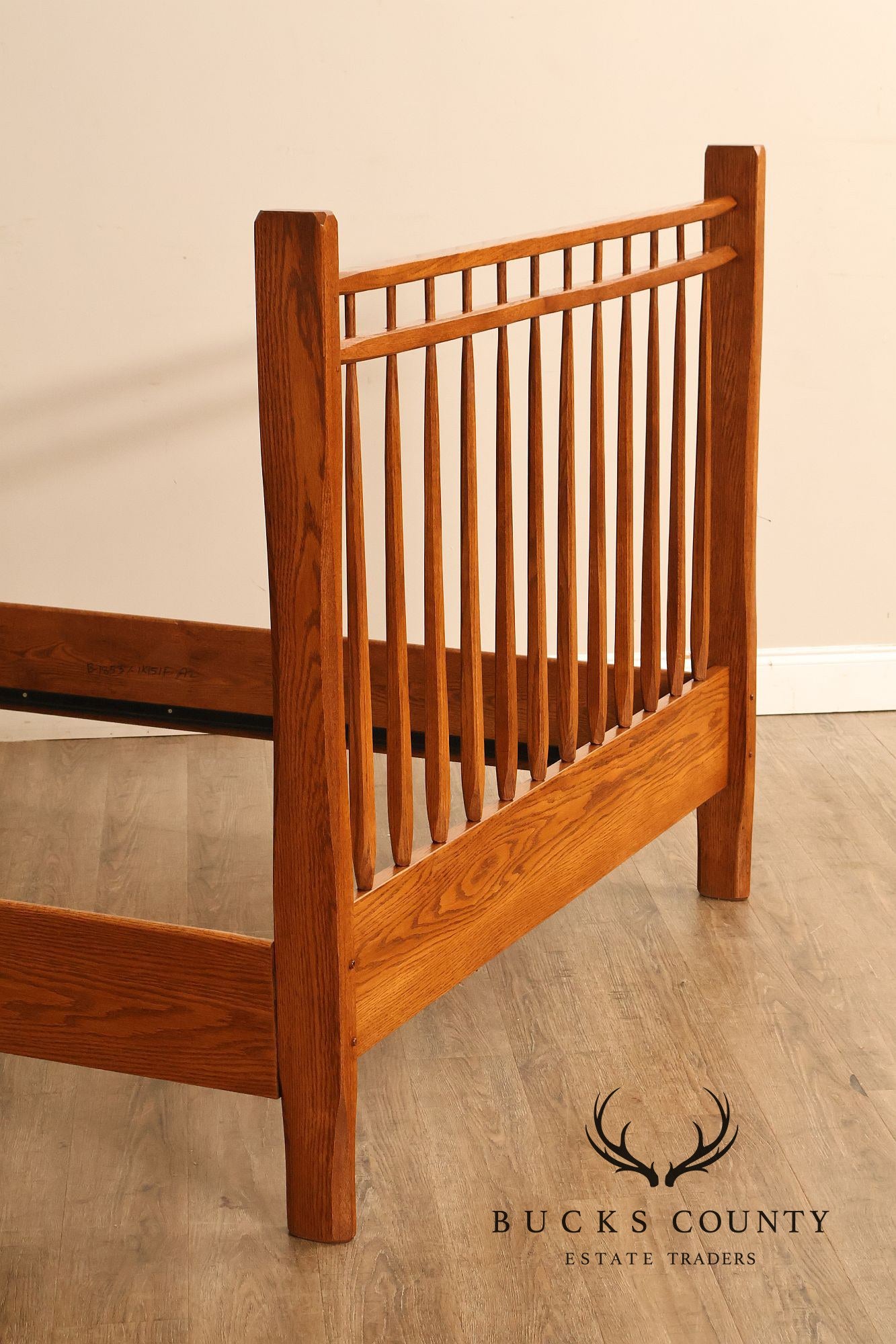 Hunt Country Furniture Farmhouse Style Oak Spindle Full-Size Bed