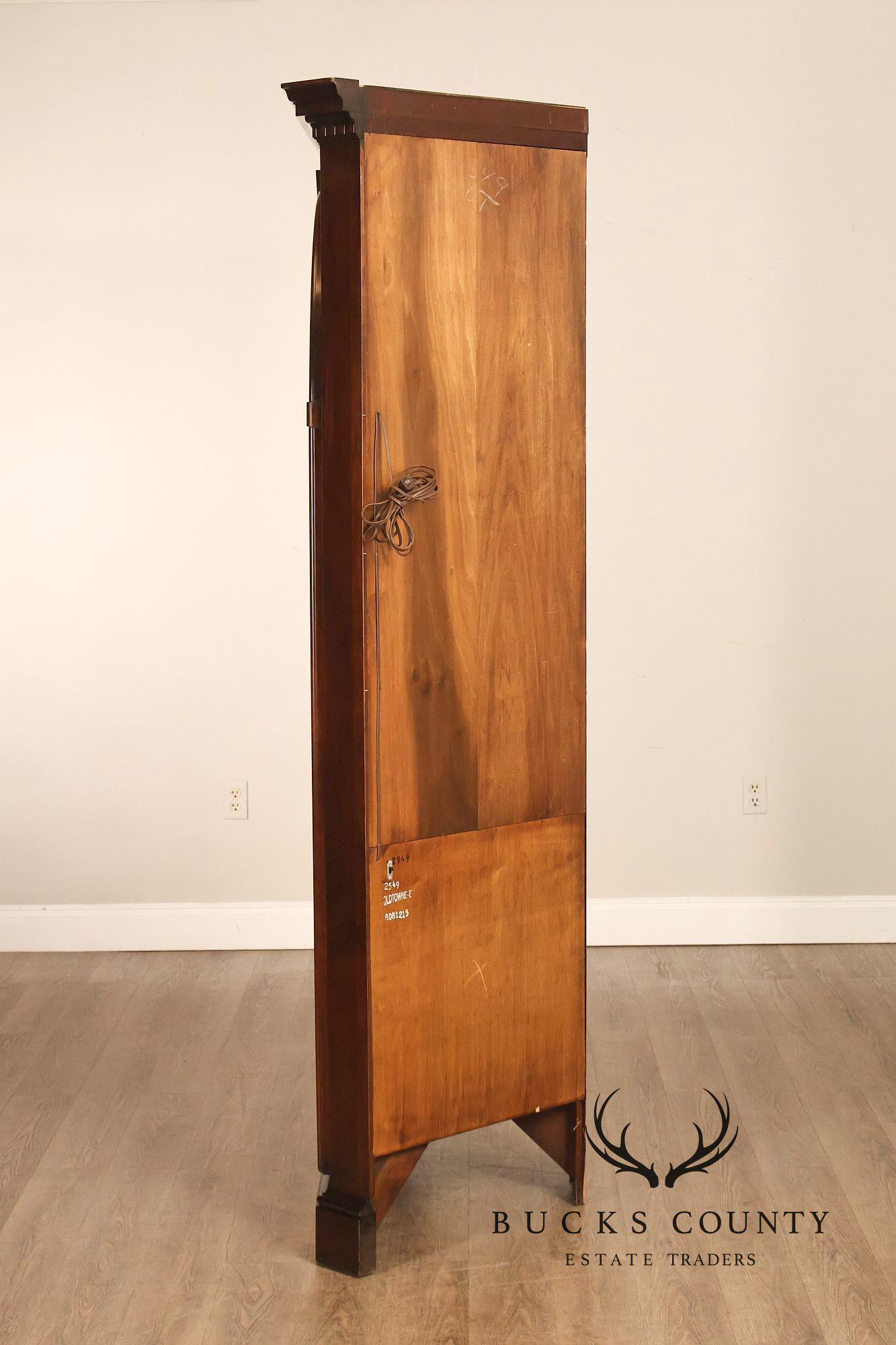 Statton Georgian Style Old Towne Cherry Corner Cabinet