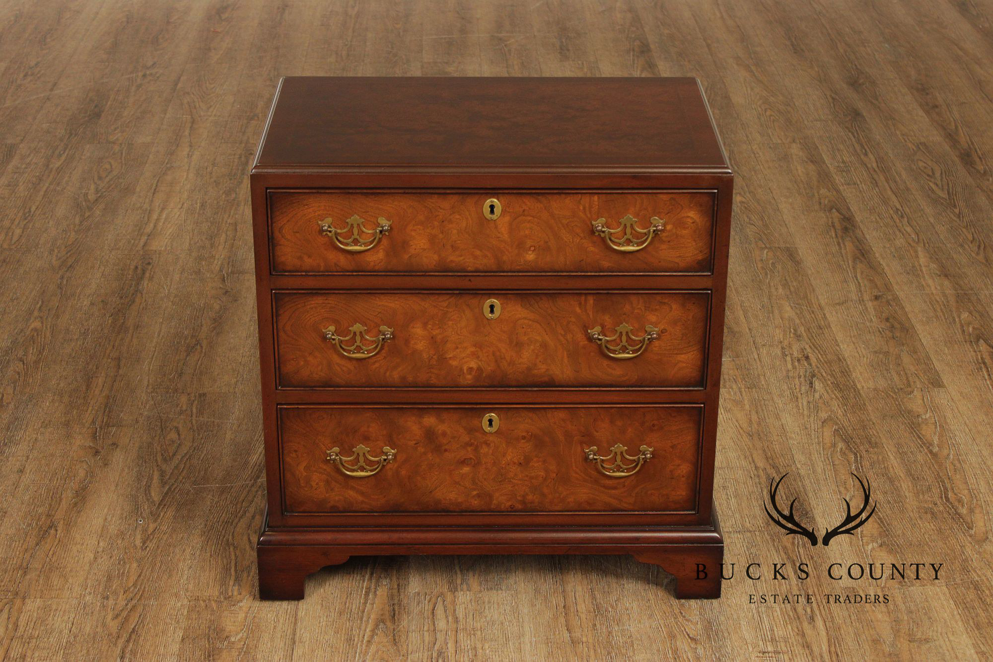 Kittinger Georgian Style Pair of Mahogany Three-Drawer Chests Nightstands