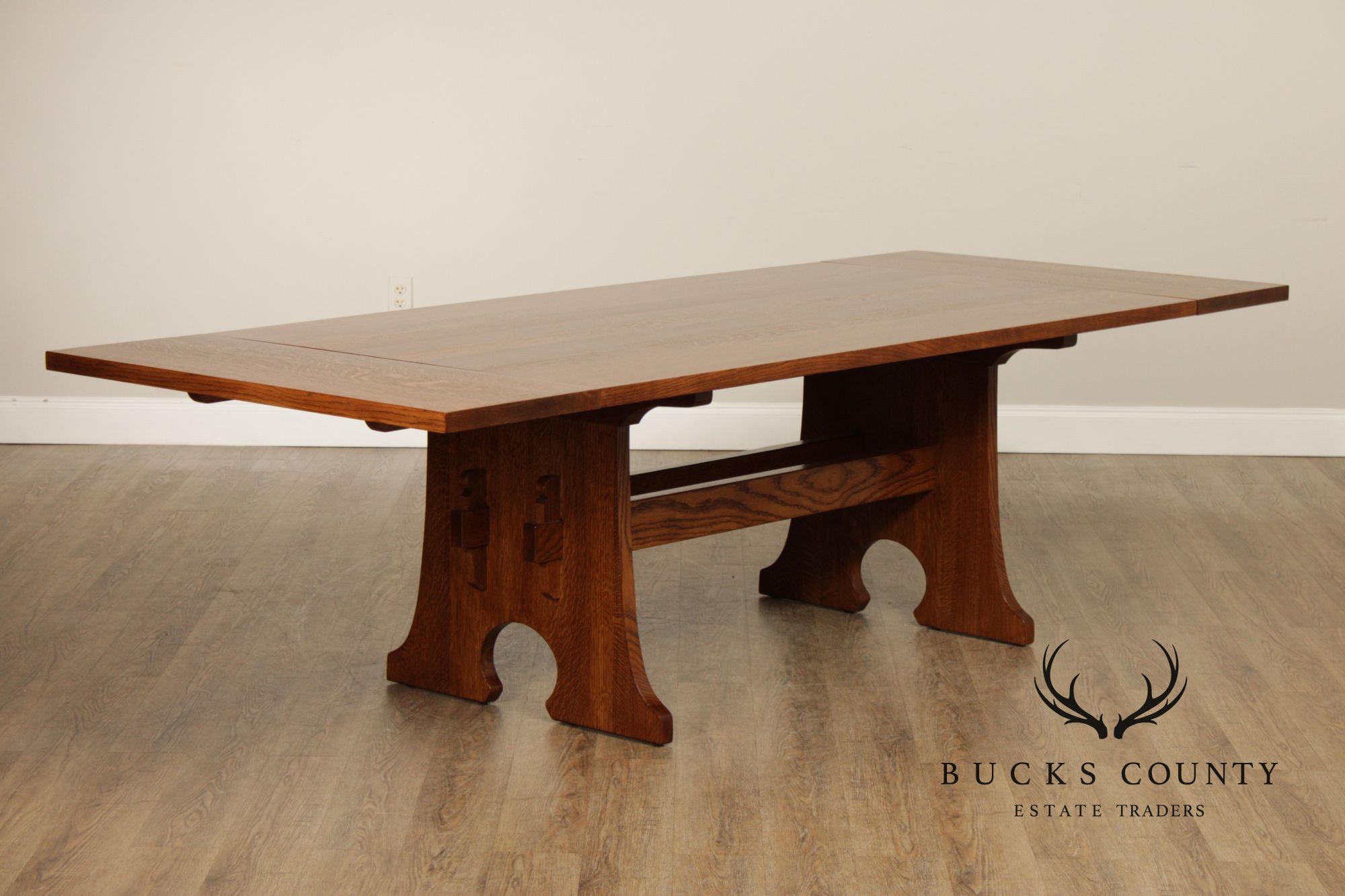 Stickley Mission Collection Expandable Oak Keyhole Dining Table