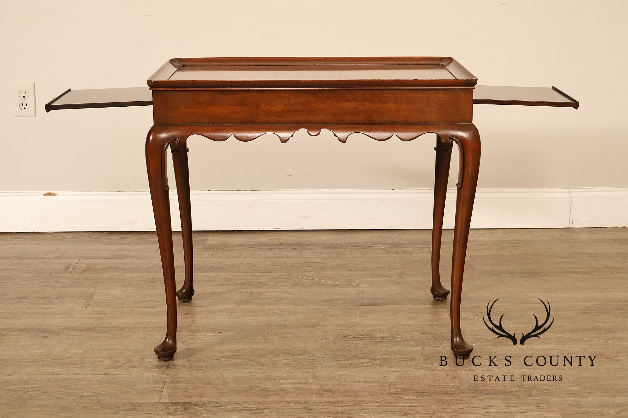 Kittinger Colonial Williamsburg Mahogany Queen Anne Tea Table