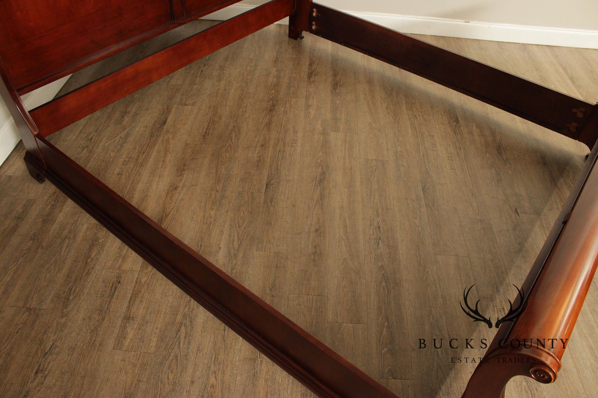 Traditional Style Cherry King Sleigh Bed