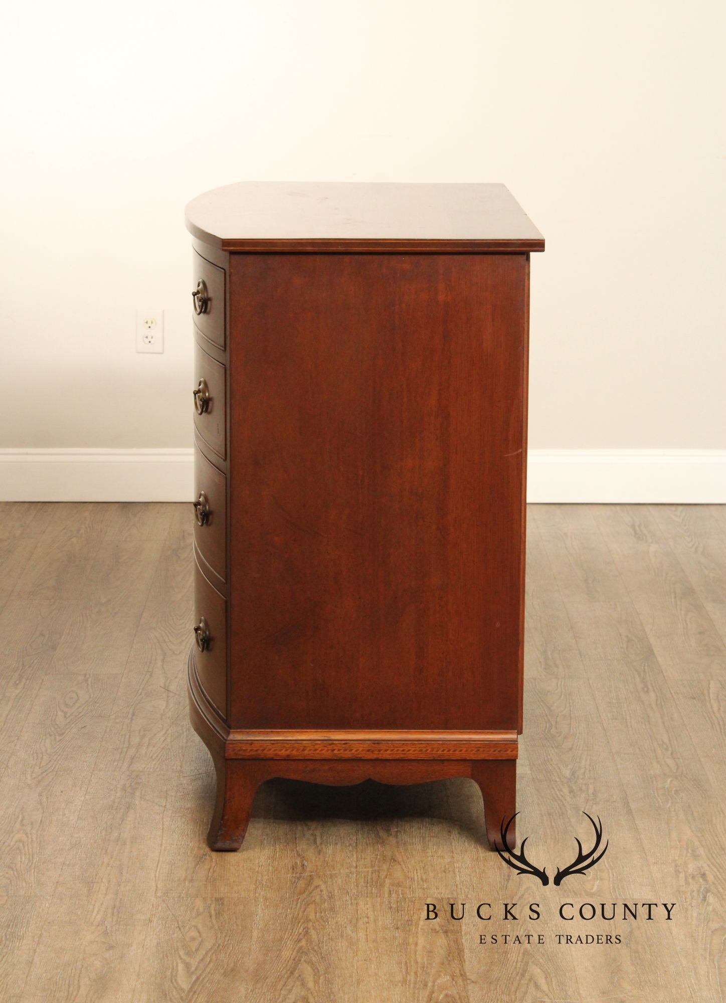 Biggs Hepplewhite Style Mahogany Chest of Drawers