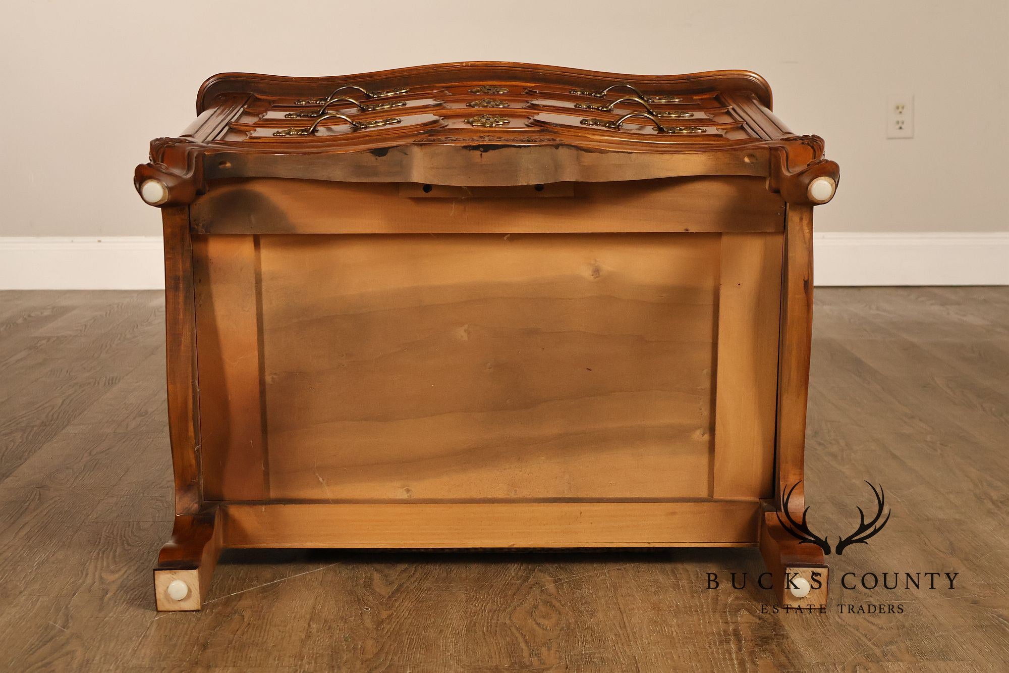 Henredon 'Villandry' French Louis XV Style Walnut Nightstand
