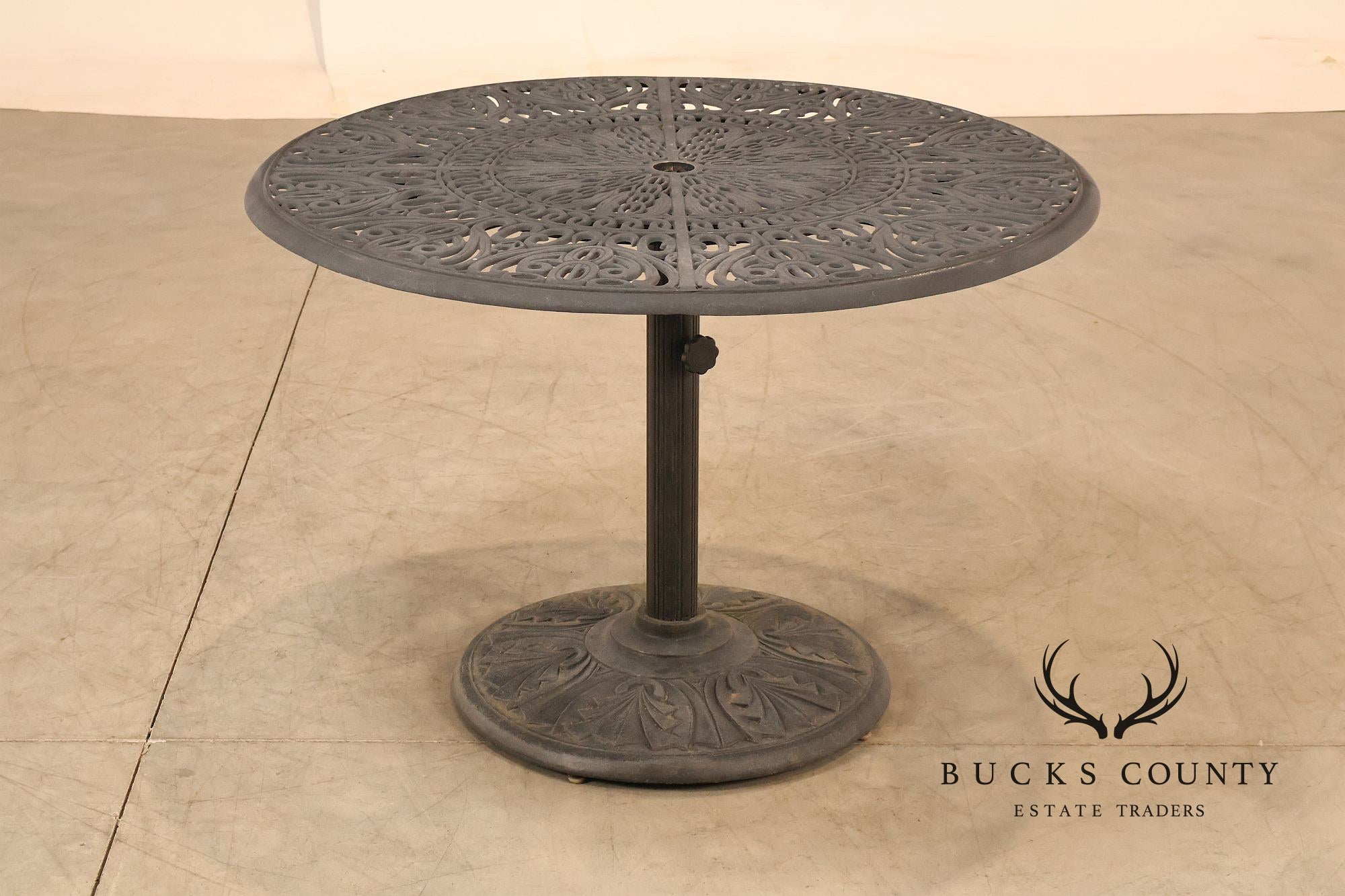 Hanamint Outdoor Round Cast Aluminum Dining Table and Chair Set
