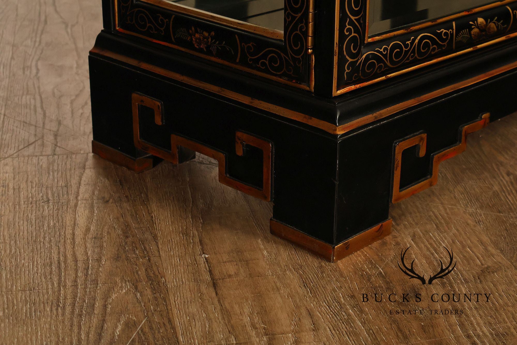 Drexel Heritage Et Cetera Chinoiserie Black Lacquer Pagoda Top Lighted Display China Cabinet