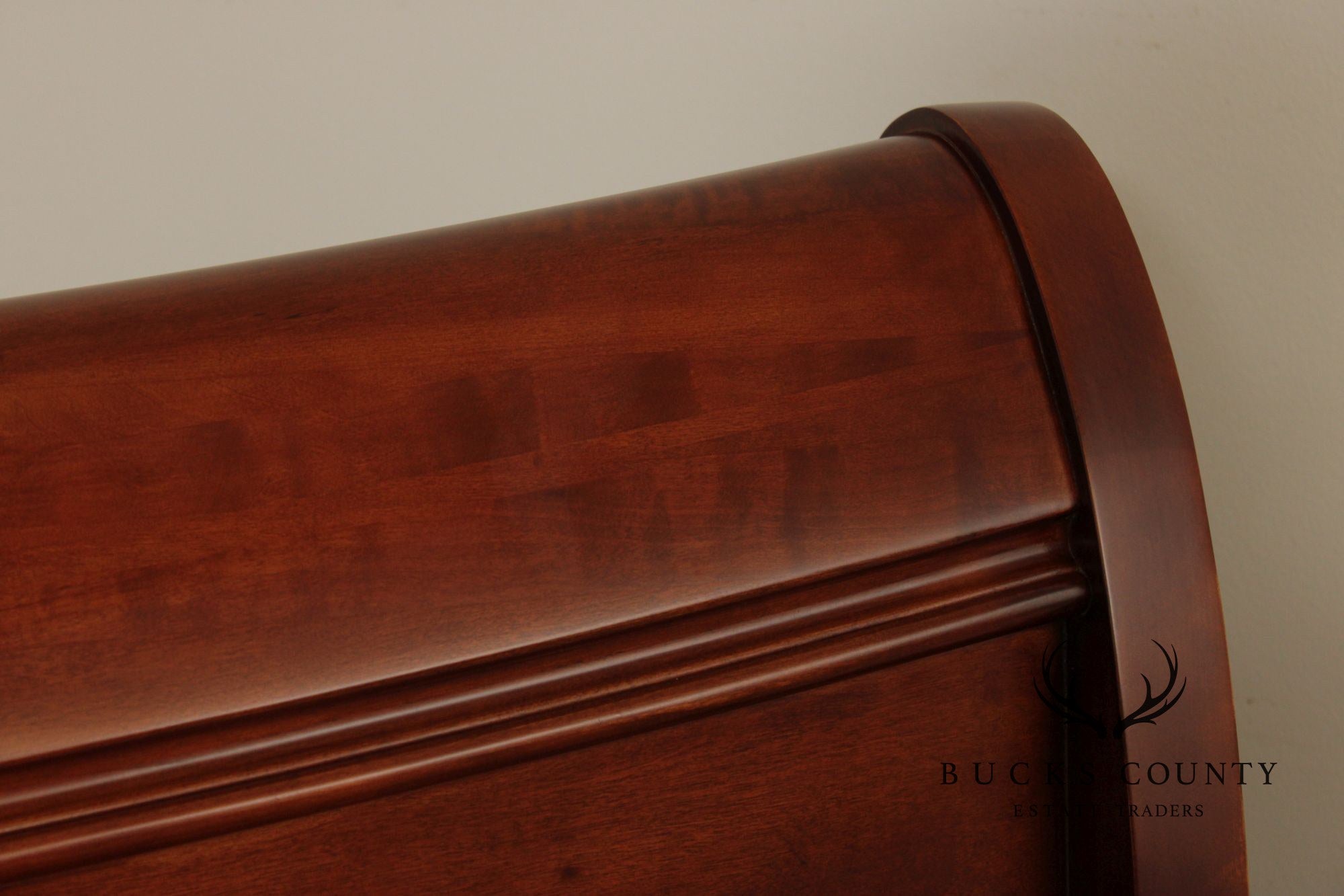 Traditional Cherry Queen Size Sleigh Bed
