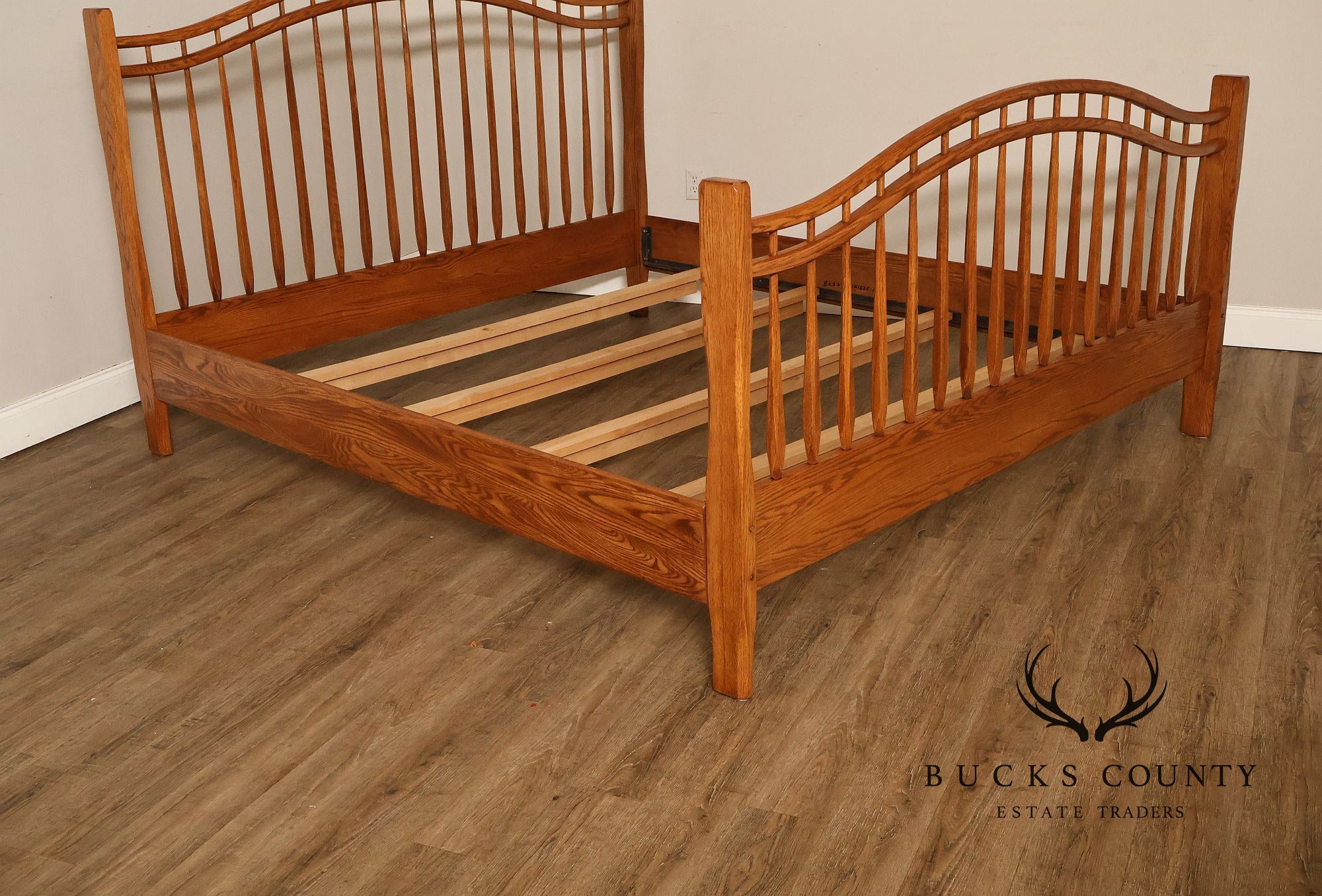 Hunt Country Furniture Windsor Style Oak King Size Bed