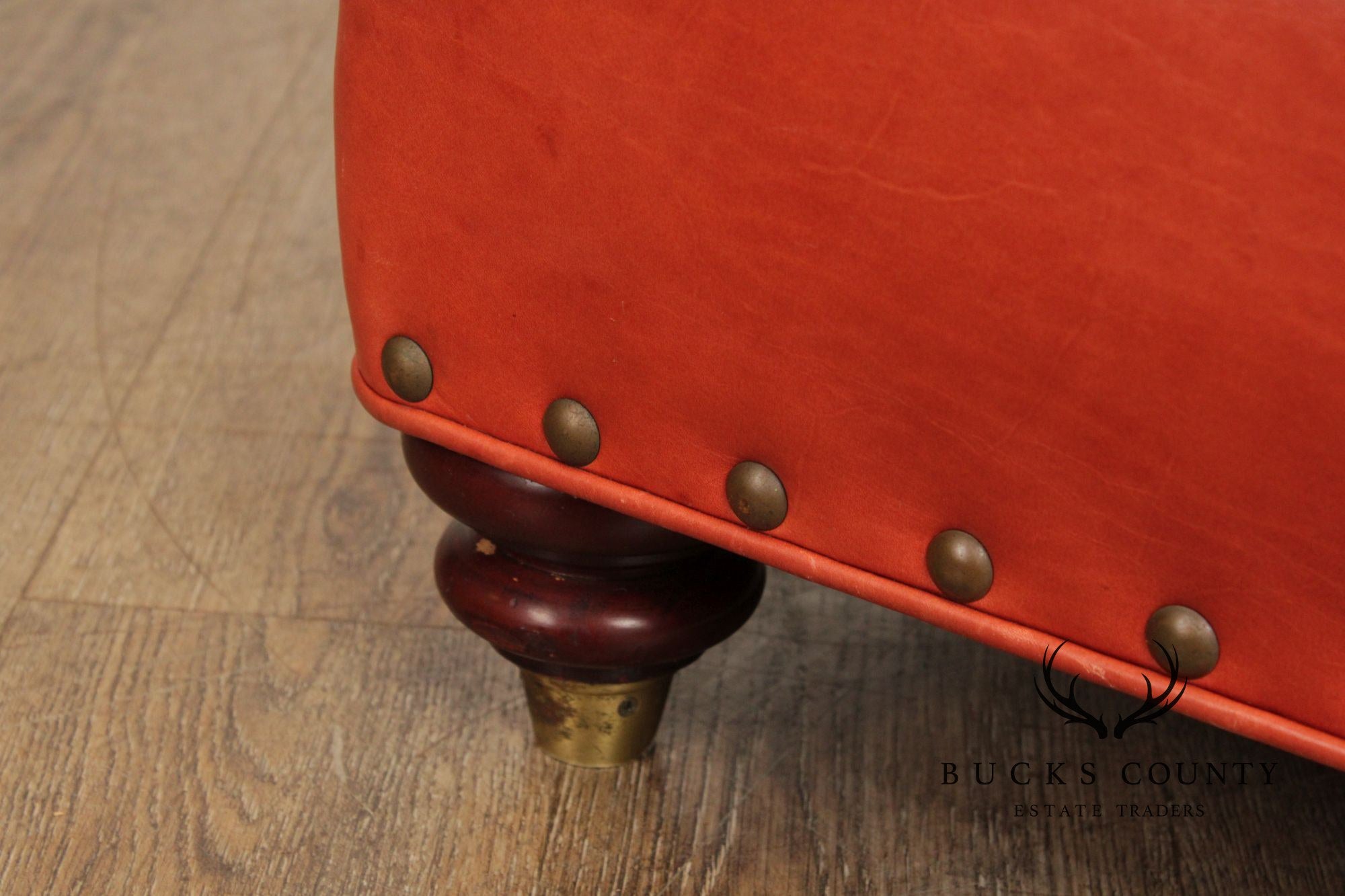 Dapha English Traditional Style Leather Chesterfield Armchair