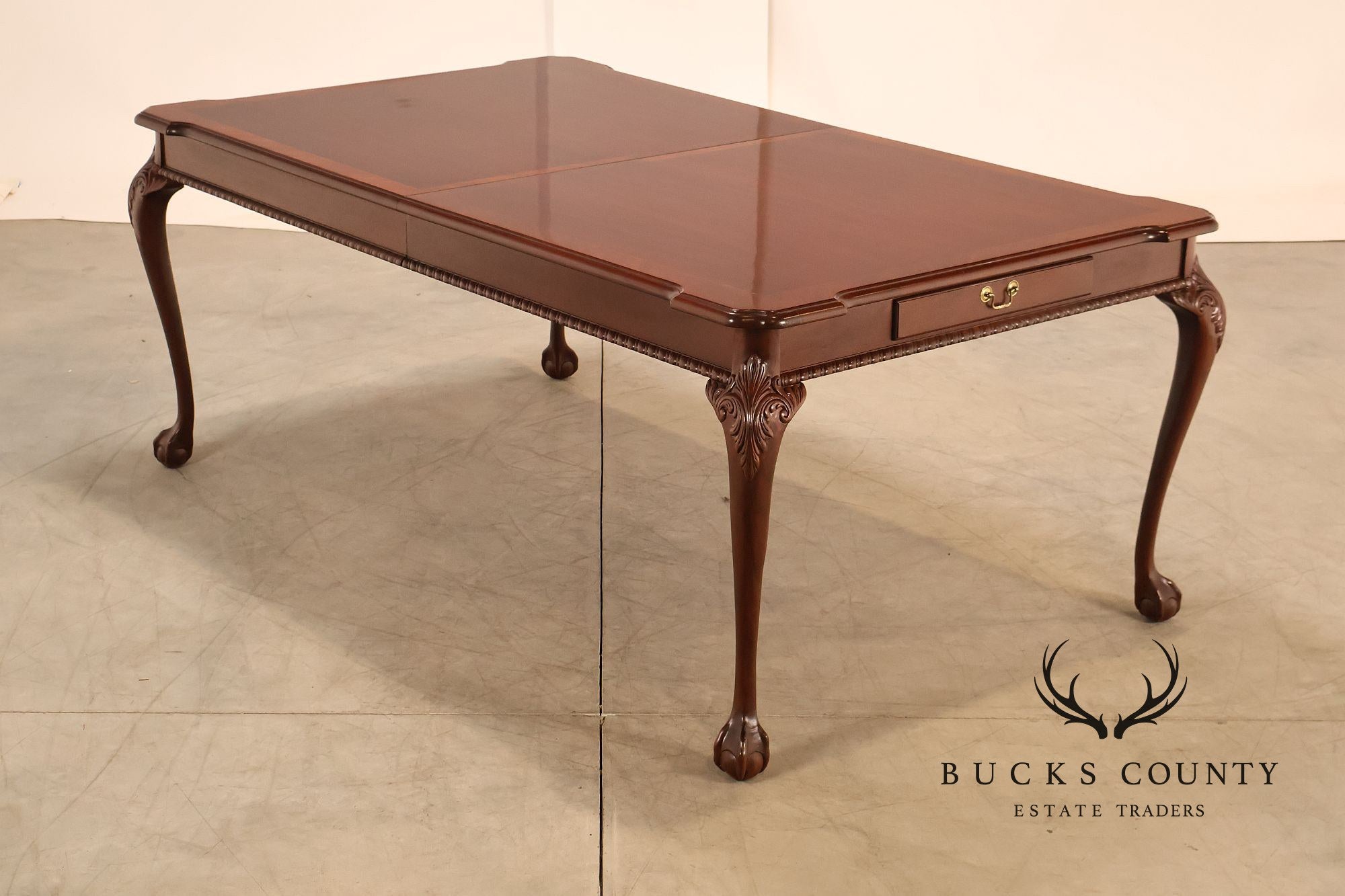 Lexington Furniture Chippendale Style Mahogany Expandable Dining Table