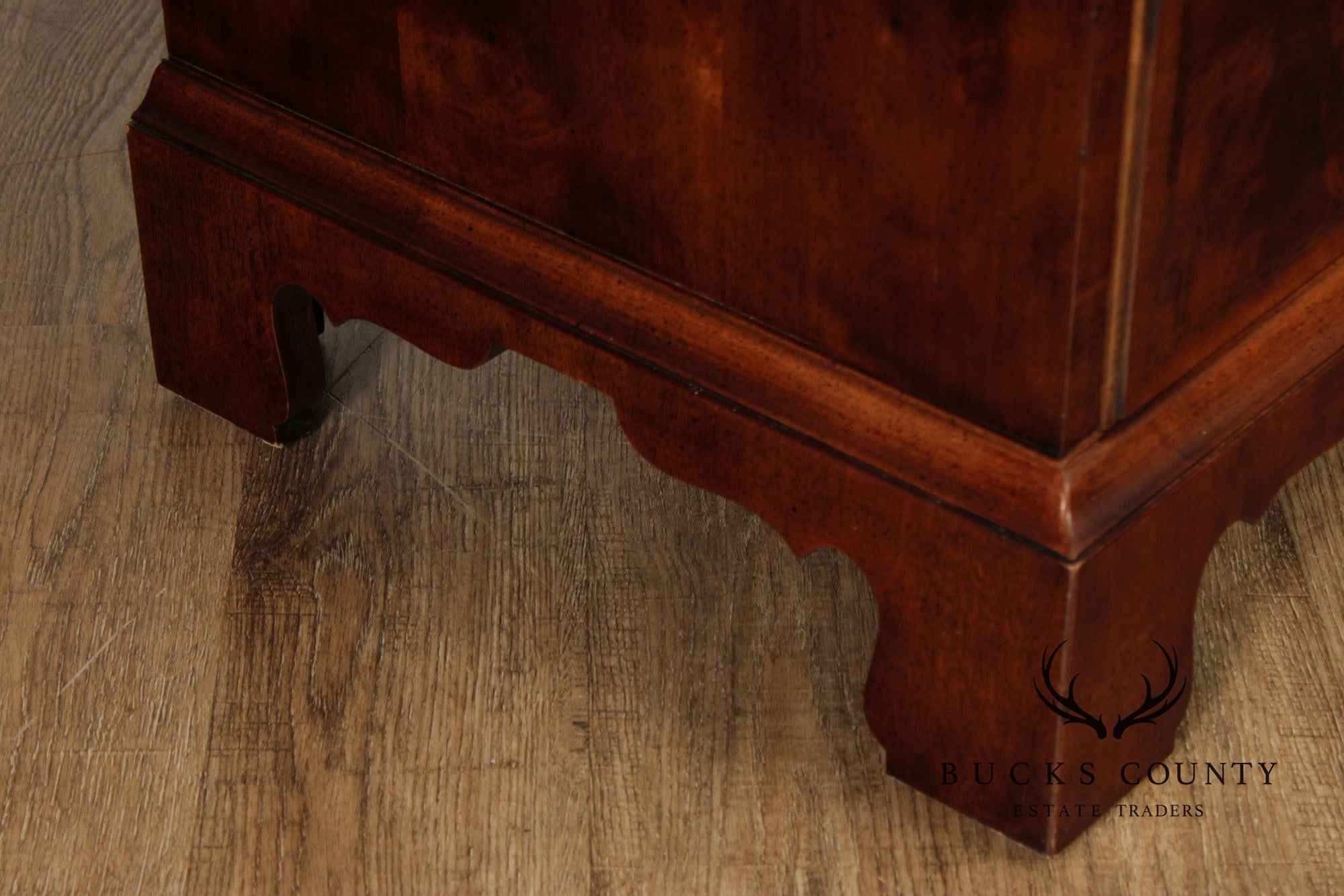 Henredon Aston Court Georgian Style Burled Mahogany Ten Drawer Dresser