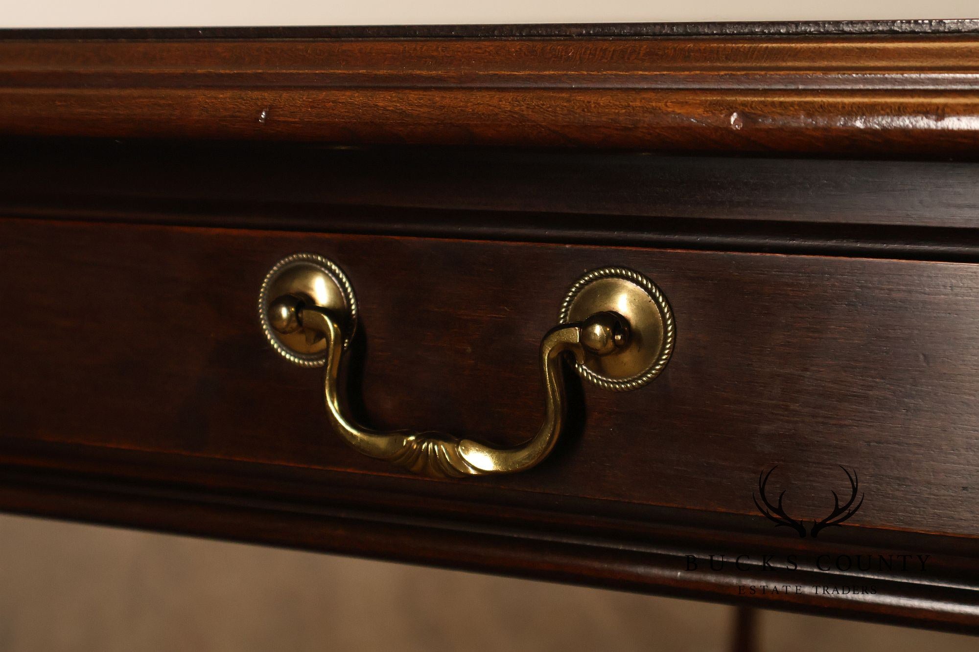 Ethan Allen Queen Anne Style Expandable Cherry Dining Table