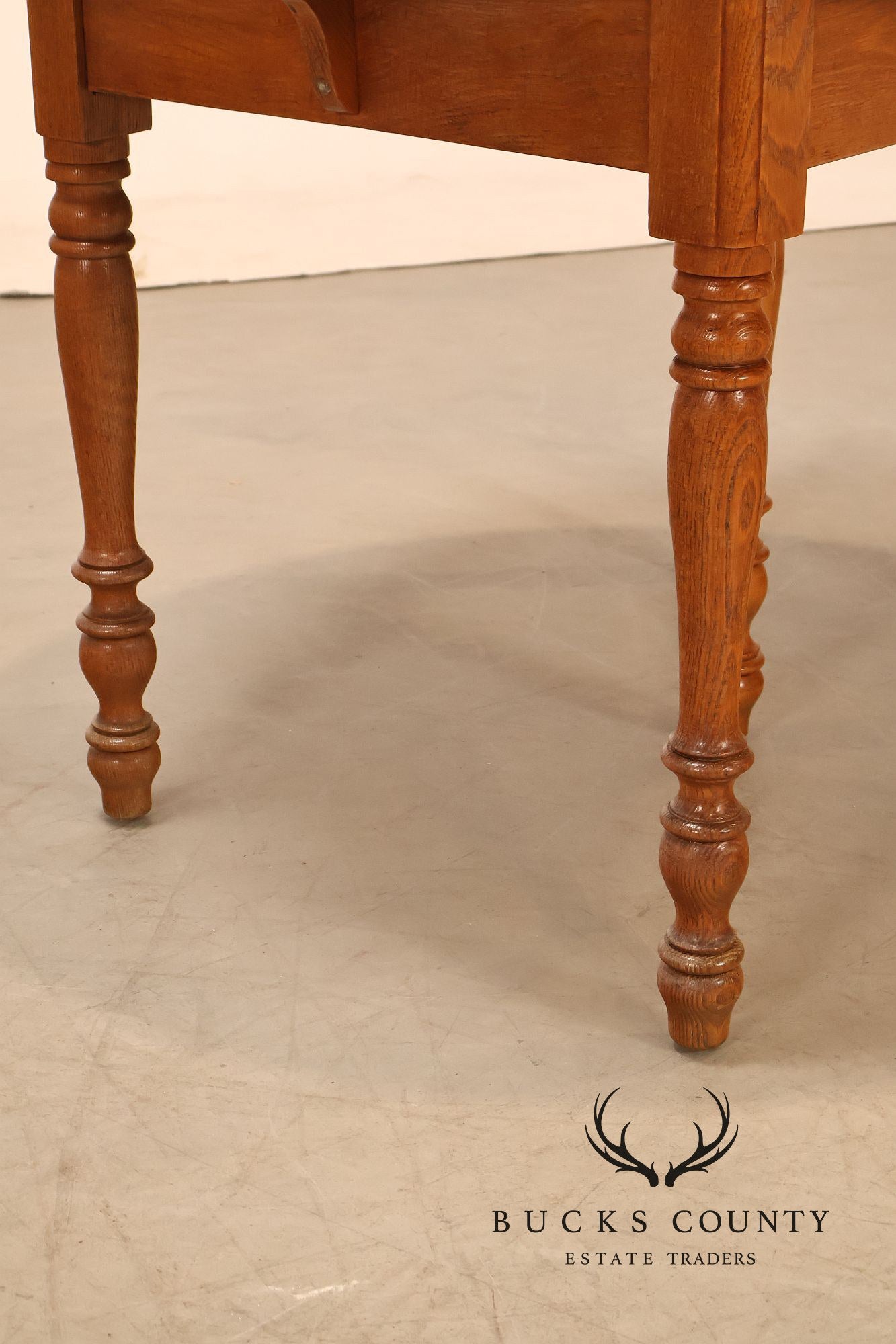 Antique Farmhouse Style Round Oak Extendable Dining Table