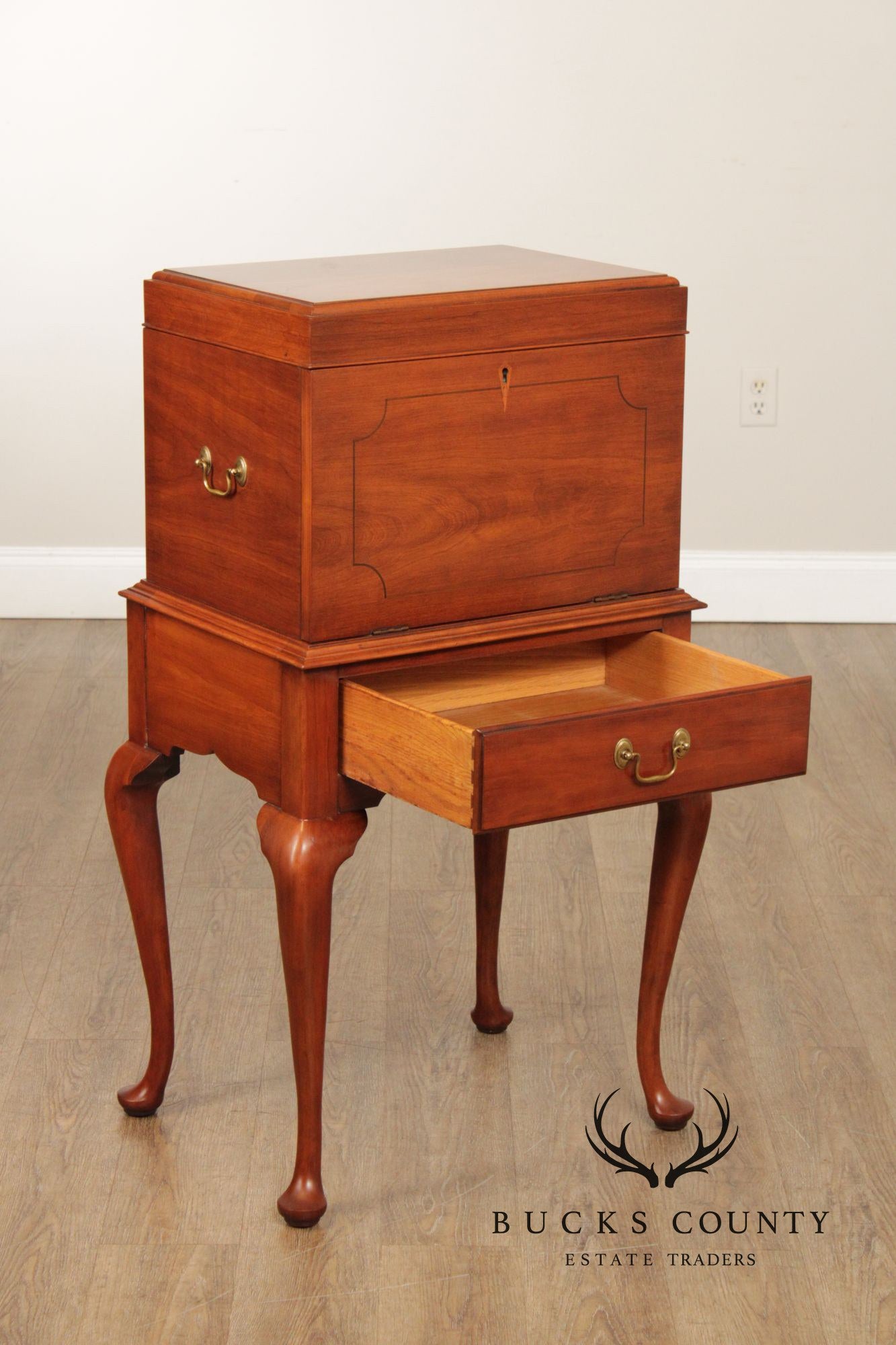 Henkel Harris Cherry Queen Anne Cellarette