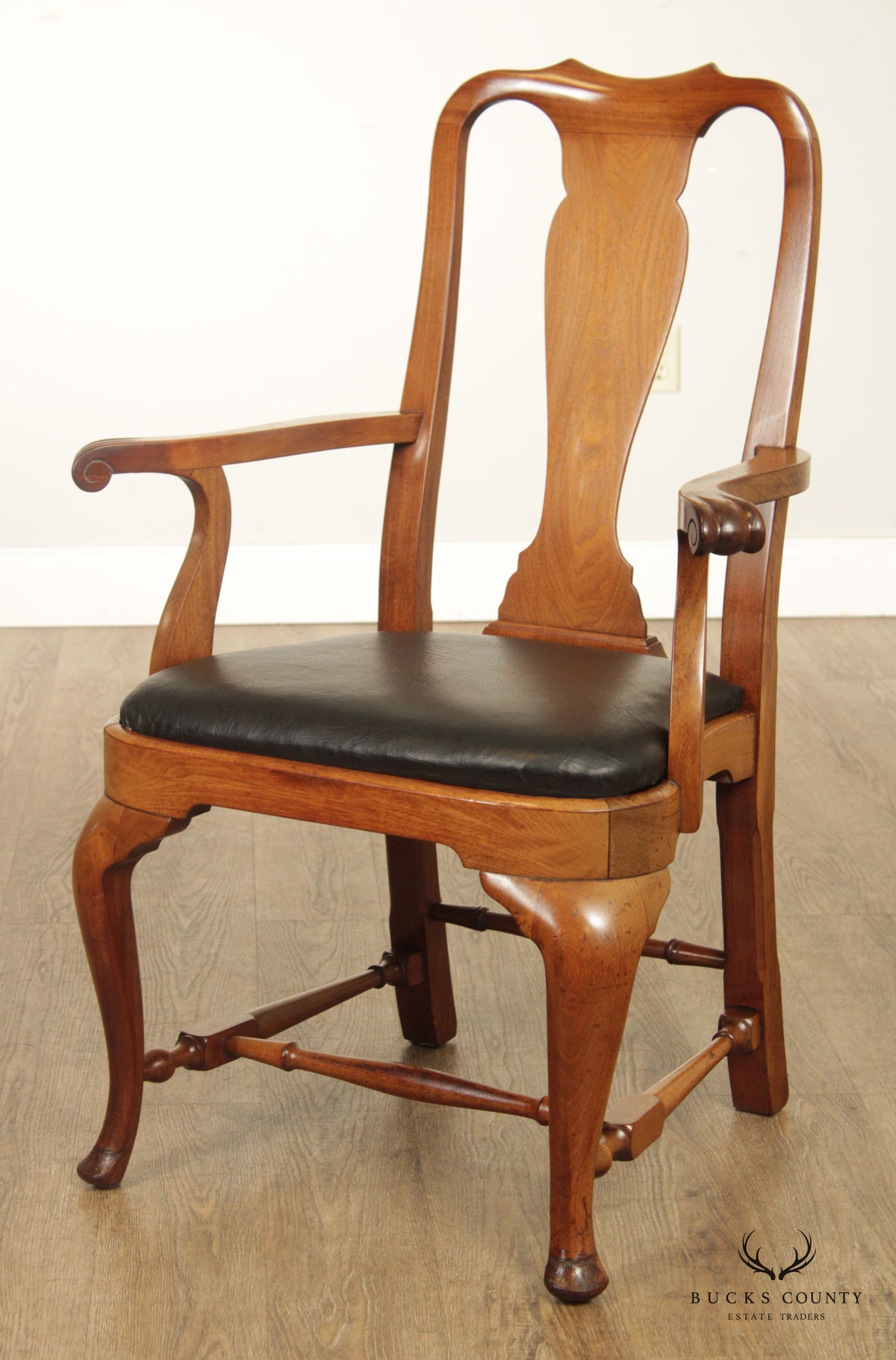Queen Anne Style Vintage Custom Quality Set Eight Mahogany Dining Chairs