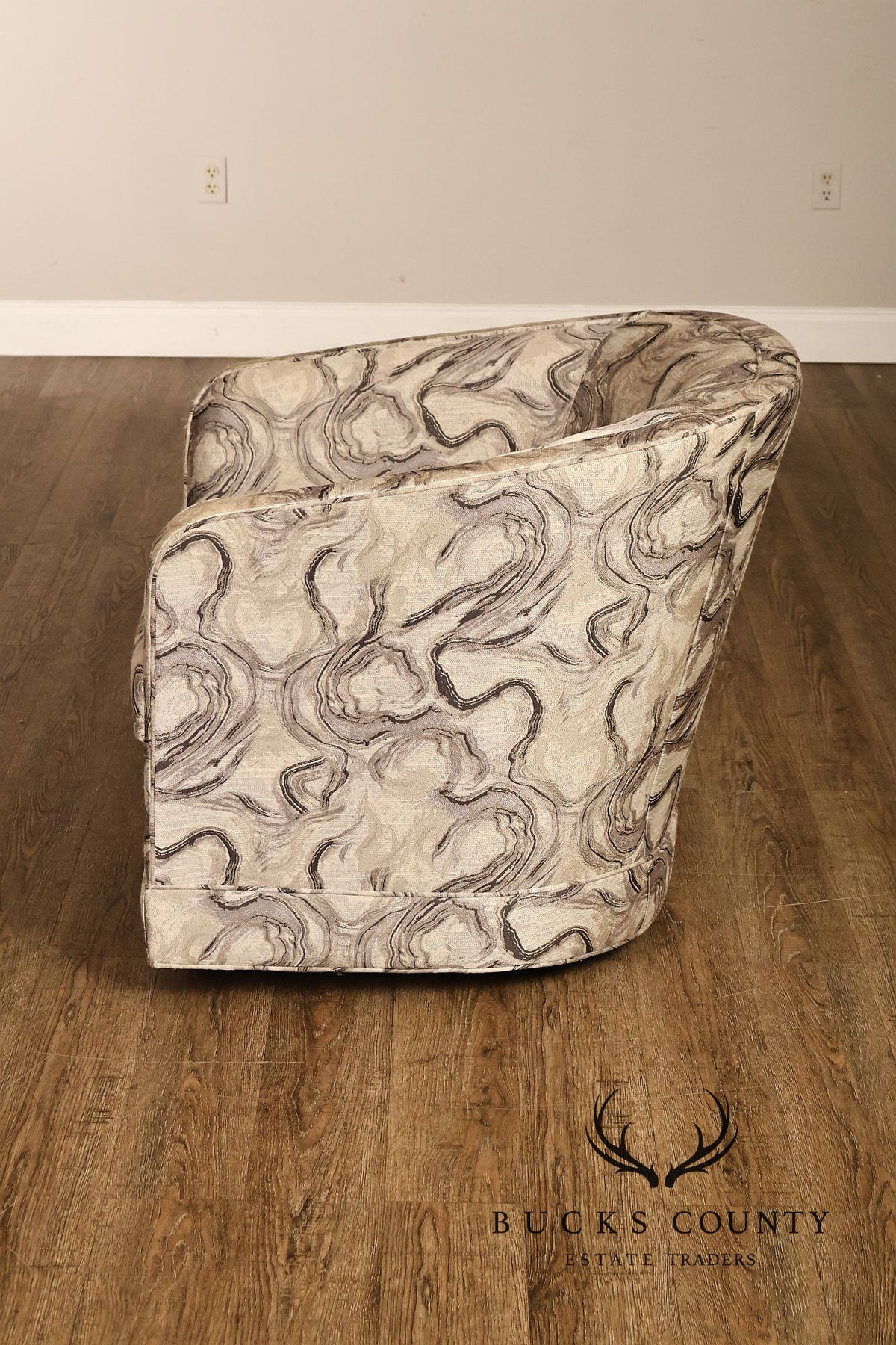 Thomasville Pair of Swivel Club Chairs