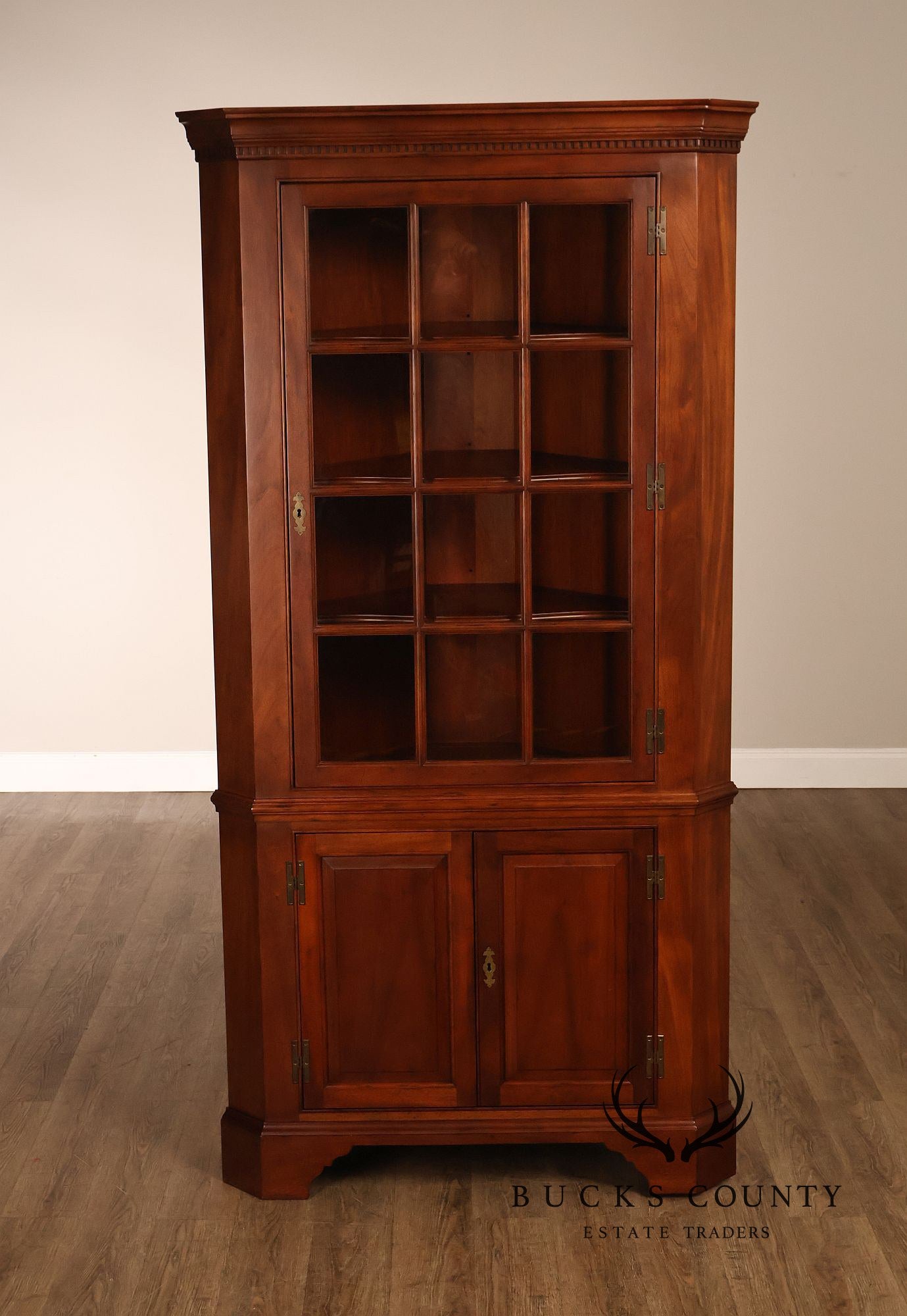 Stickley Traditional Newport Mahogany Lighted Corner Cabinet