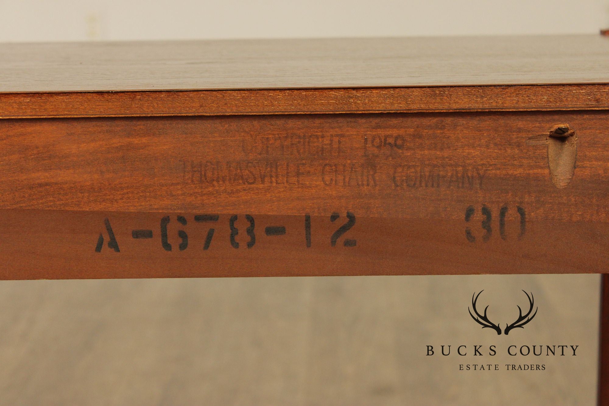 Thomasville Motif Mid Century Modern Walnut Pair Of One Drawer Nightstands