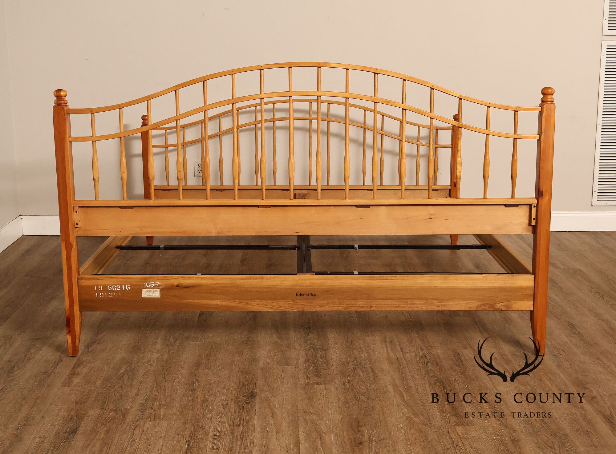 Ethan Allen Country Crossings Collection King Size Windsor Bed