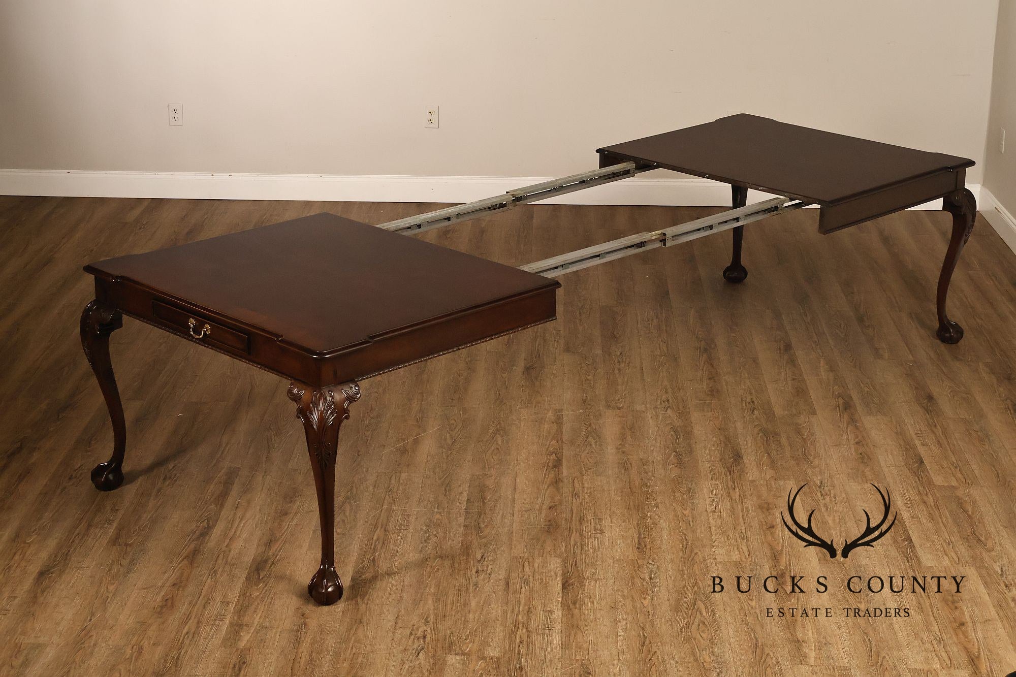 Henredon Rittenhouse Square Collection Chippendale Style Mahogany Expandable Dining Table