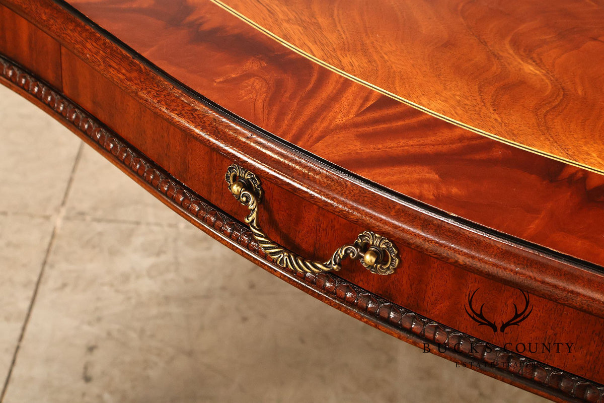 Henredon Georgian Style Banded Mahogany Expandable Dining Table