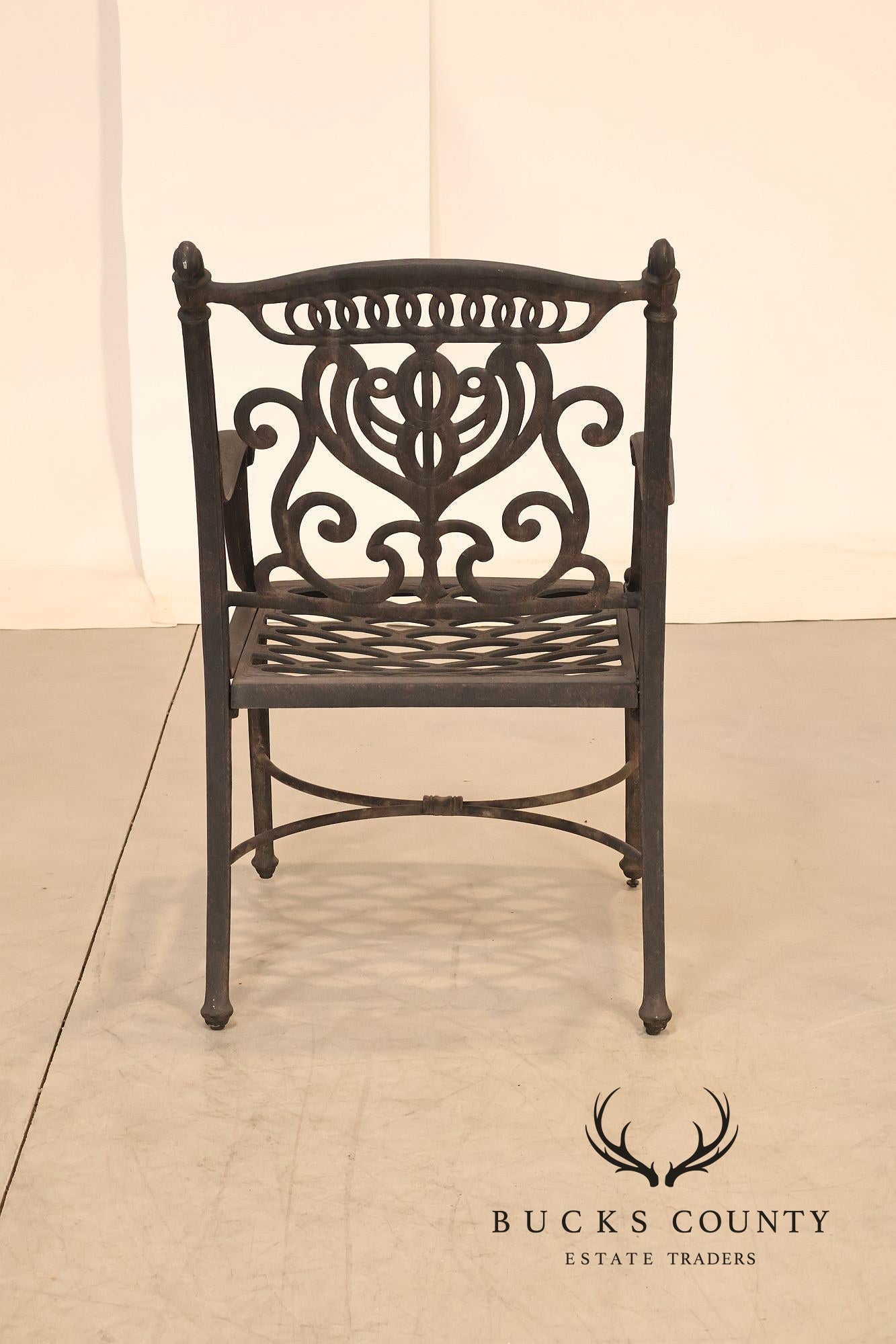 Hanamint Outdoor Round Cast Aluminum Dining Table and Chair Set
