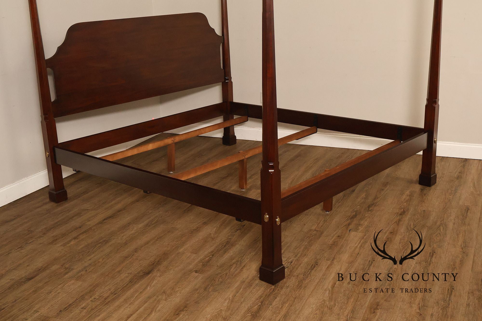 Henkel Harris Mahogany King Pencil Point Poster Bed