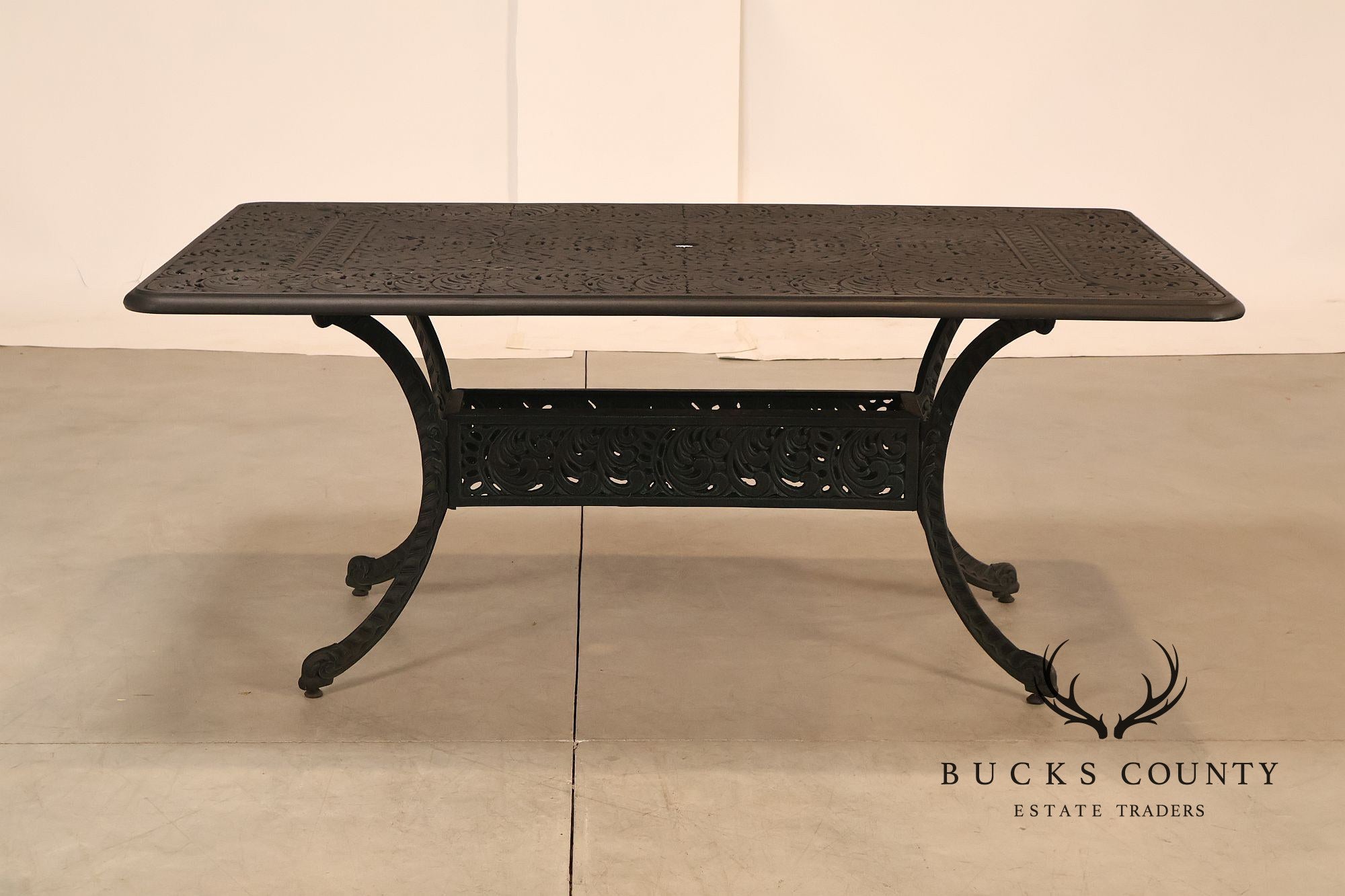 Cast Aluminum Outdoor Dining Set With Pierced Decoration