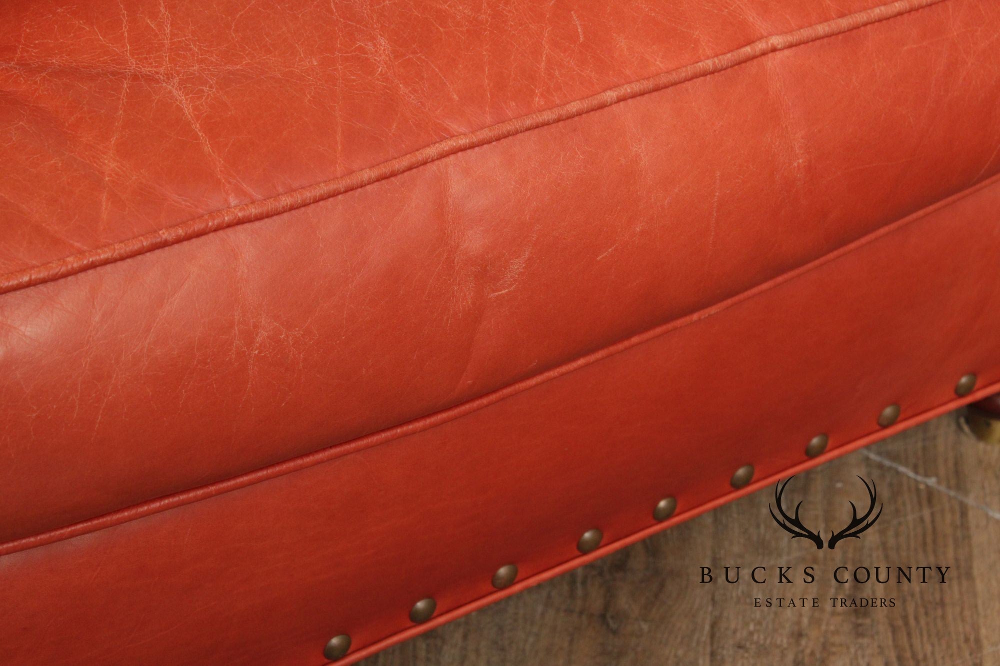 Dapha English Traditional Style Leather Chesterfield Armchair