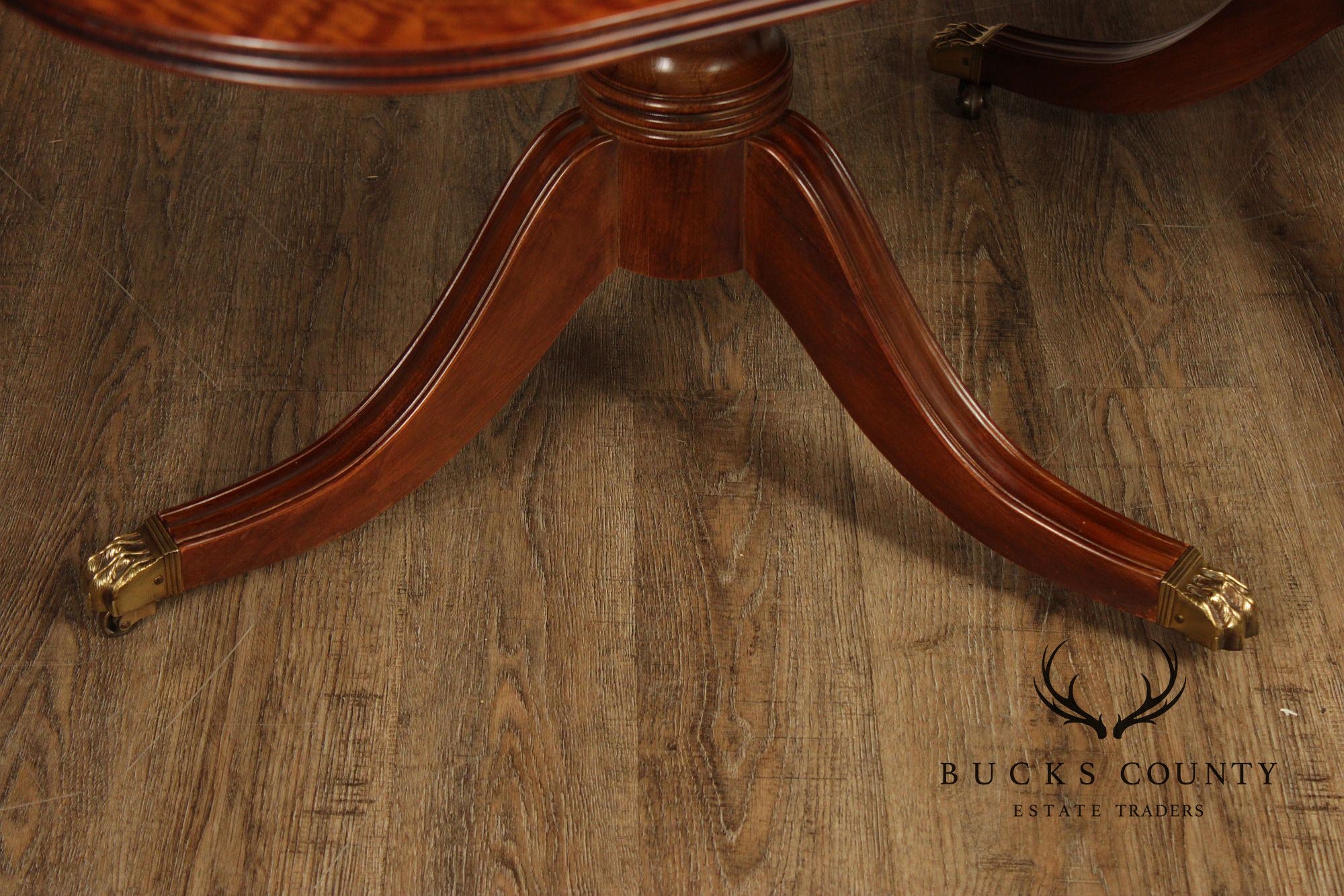 Henredon Georgian Style Double Pedestal Banded Mahogany Dining Table