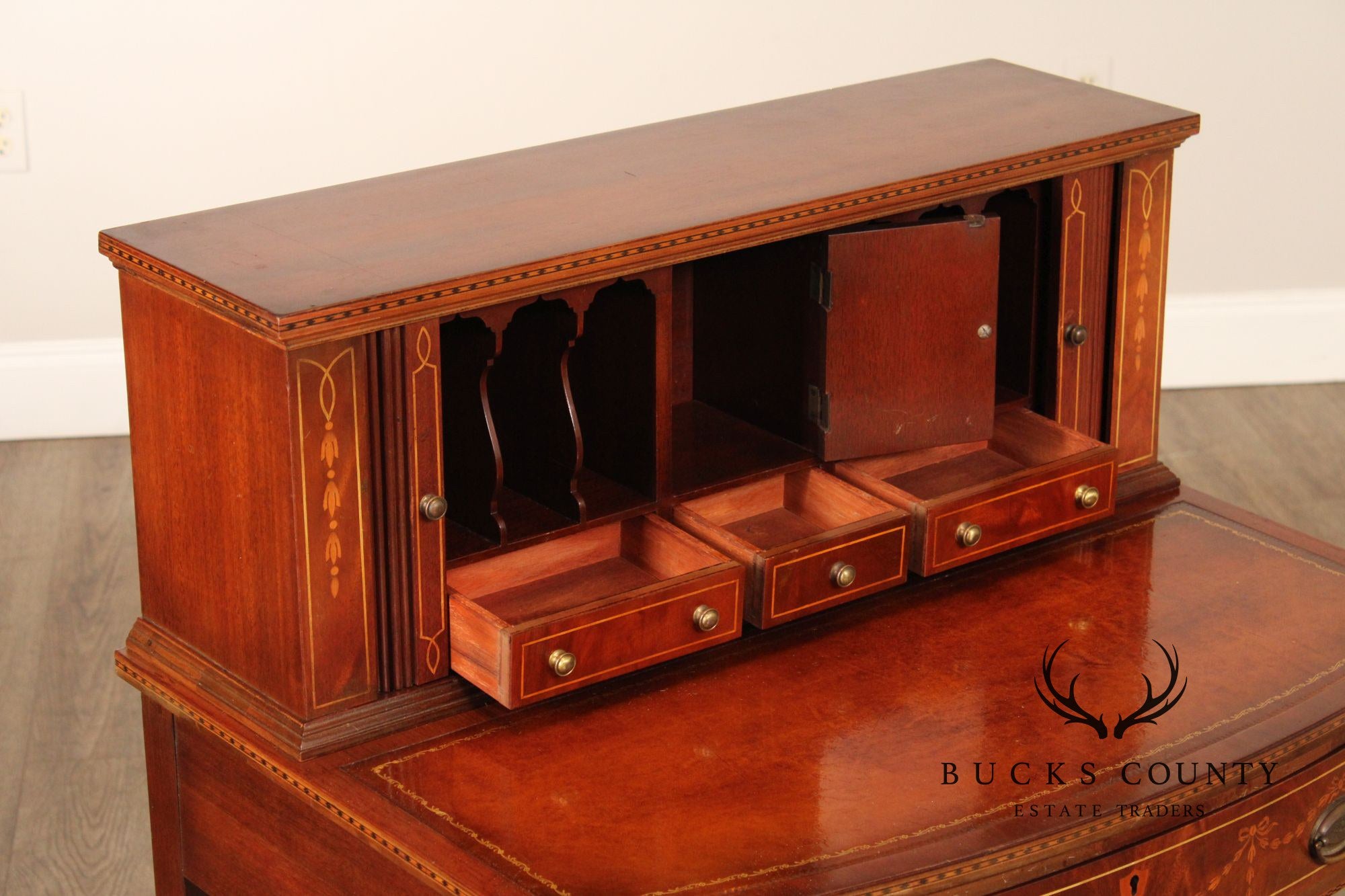 Hepplewhite Style 1940,s Mahogany Inlaid Writing Desk