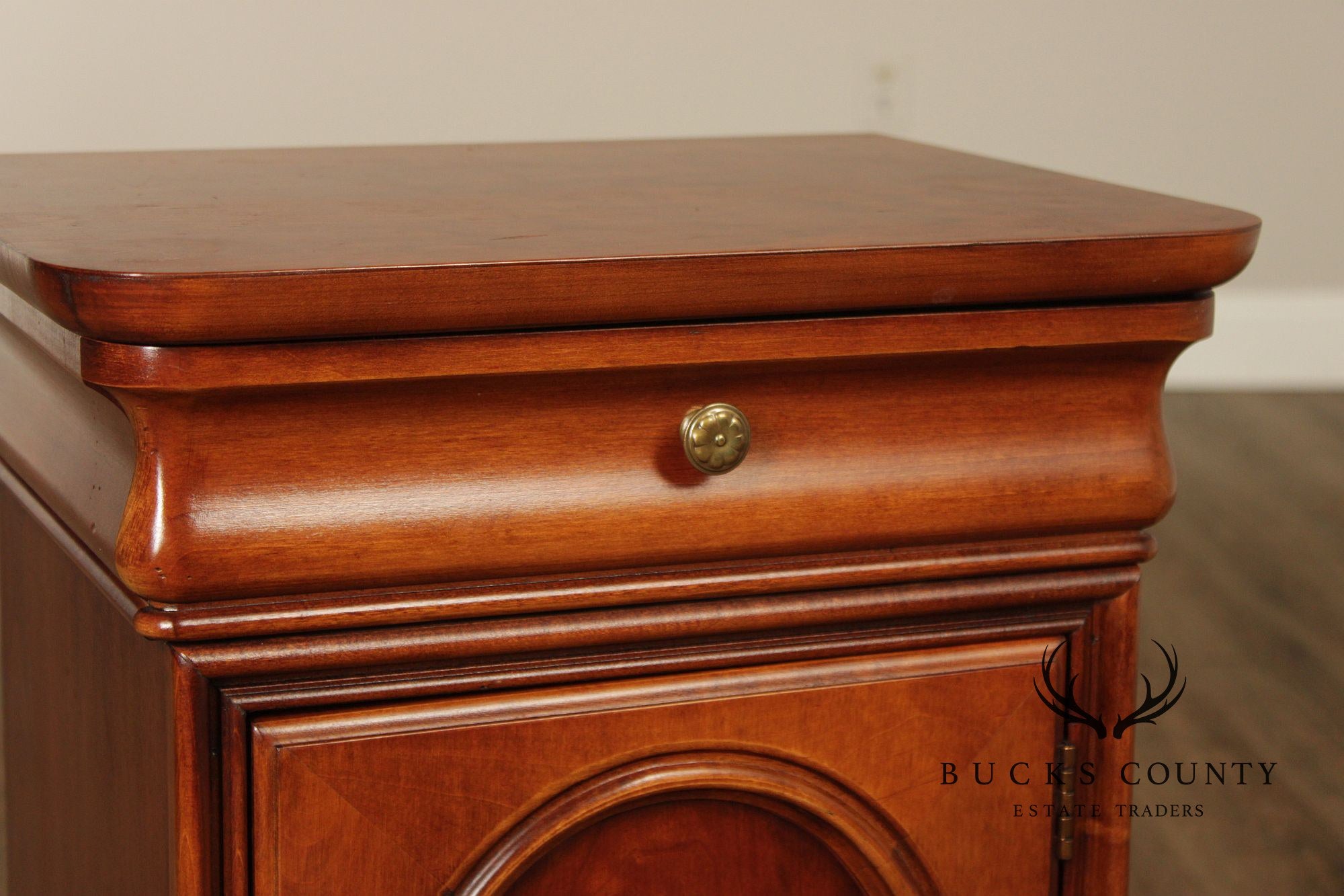 Lexington Furniture 'Chez Michelle' Bedside Cabinet Nightstand