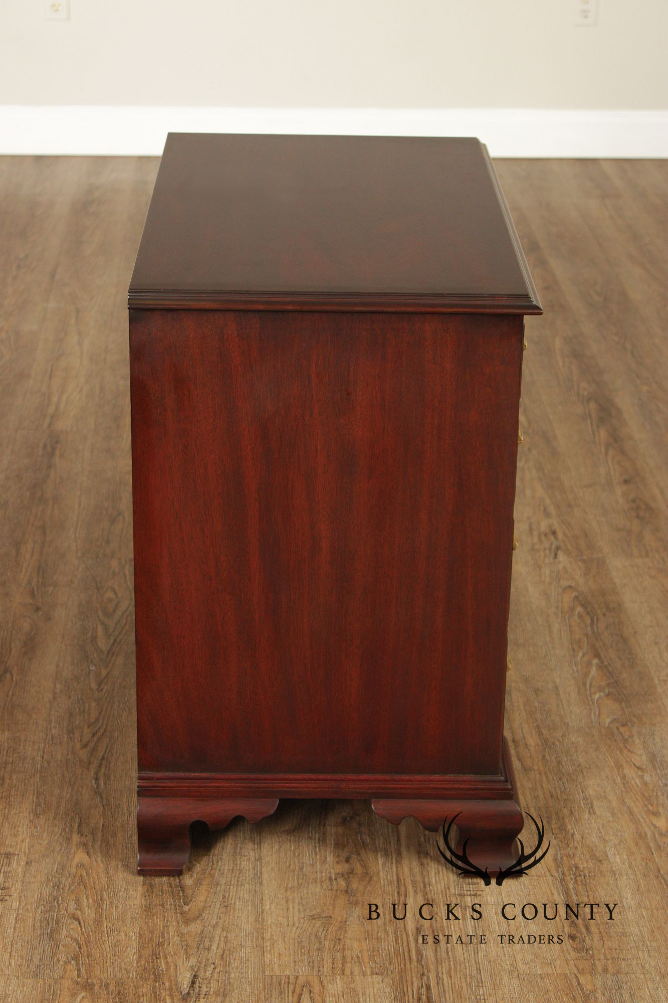 Henkel Harris Georgian Style Pair of Mahogany Nightstands