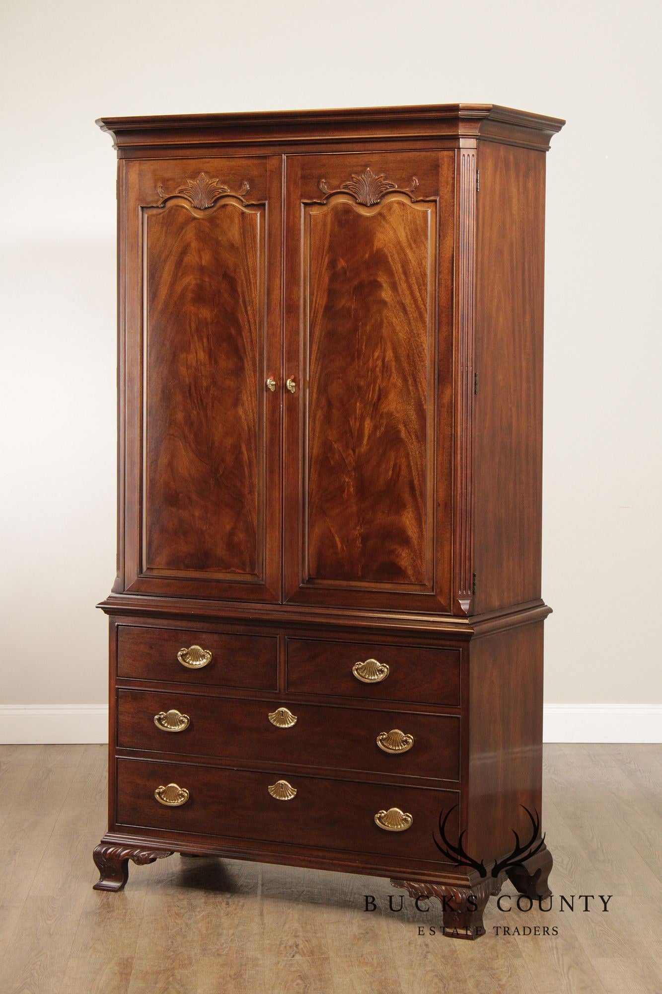 Henredon Georgian Style Mahogany Armoire