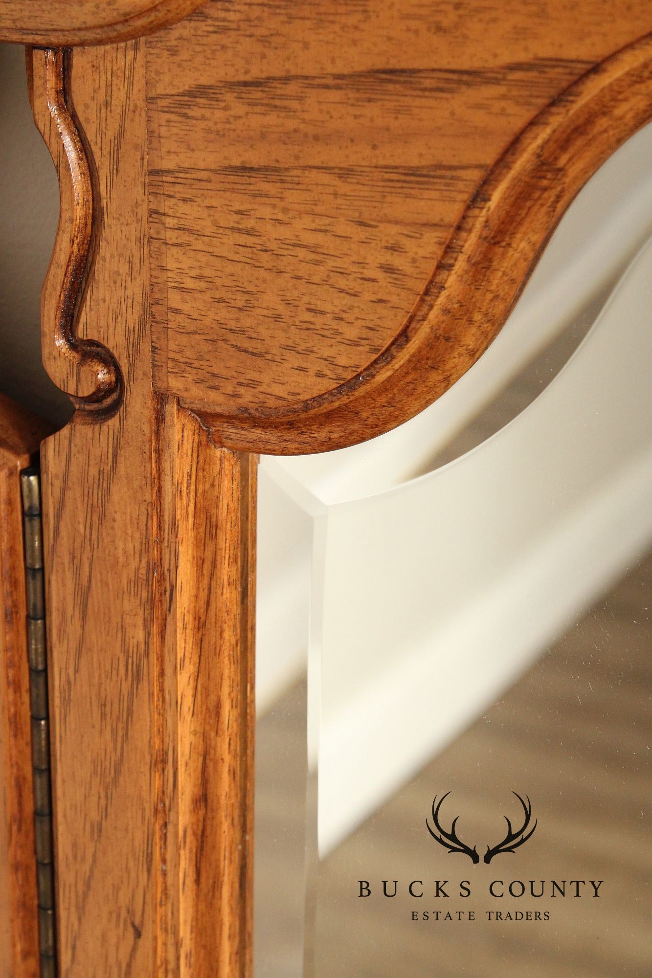 Thomasville 'Camille' French Provincial Style Tri-Fold Dresser Mirror