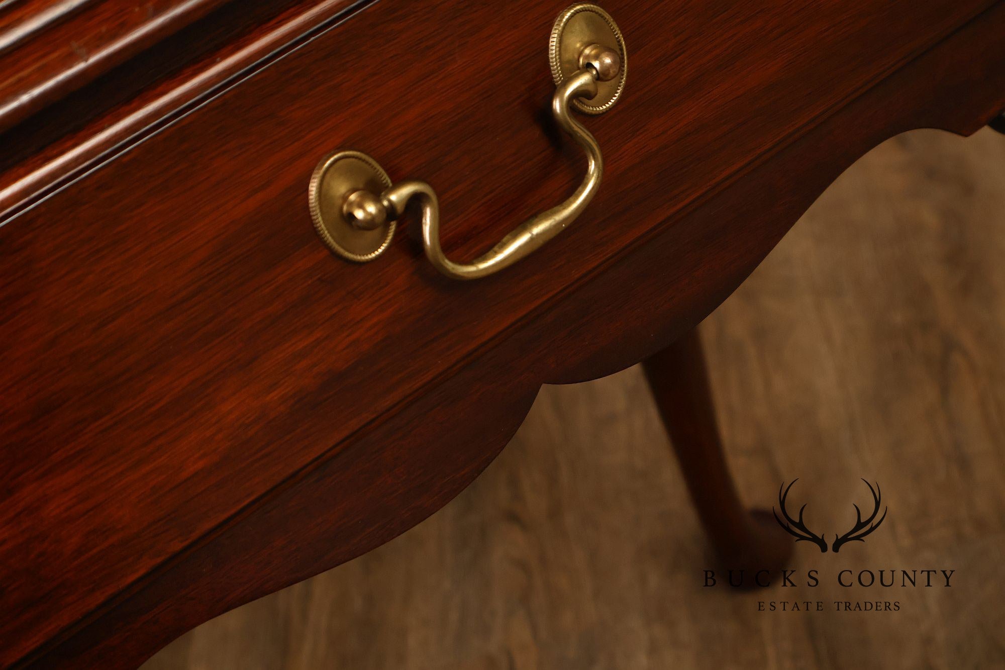 Henkel Harris Virginia Galleries Queen Anne Style Pair Of Mahogany One Drawer Nightstands