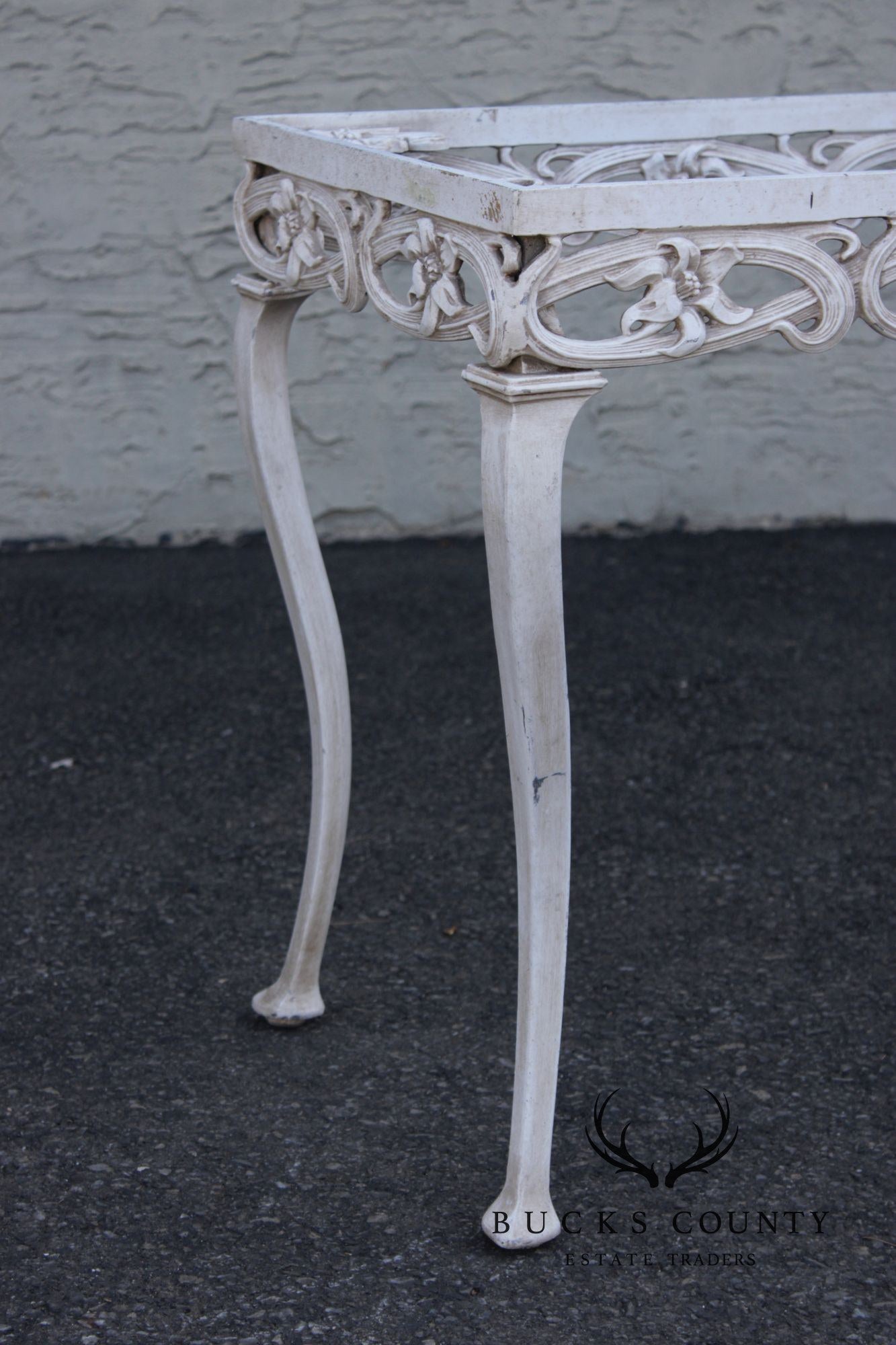Brown Jordan Cast Aluminum 'Day Lily' Outdoor Patio Side Table