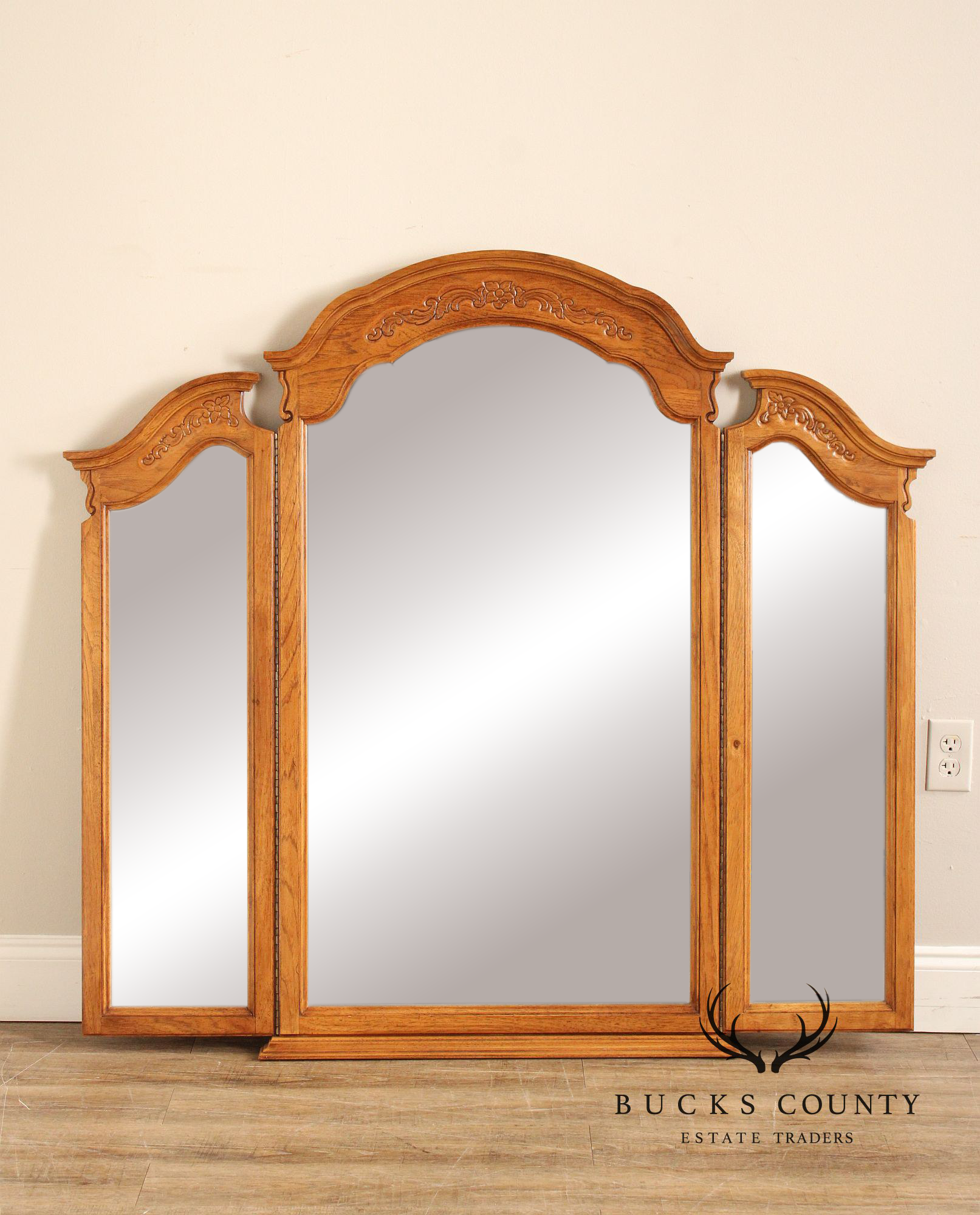 Thomasville 'Camille' French Provincial Style Tri-Fold Dresser Mirror
