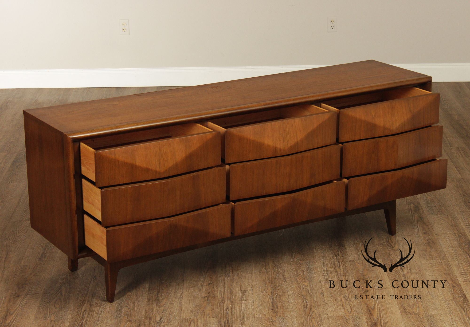 United Furniture Mid-Century Modern Walnut Diamond Front 9-Drawer Dresser
