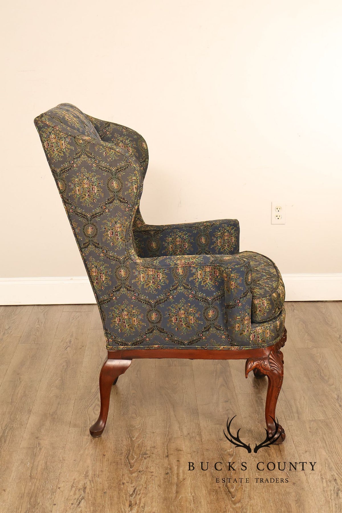 1930s Vintage Chippendale Style Carved Hardwood Eagle Wing Chair