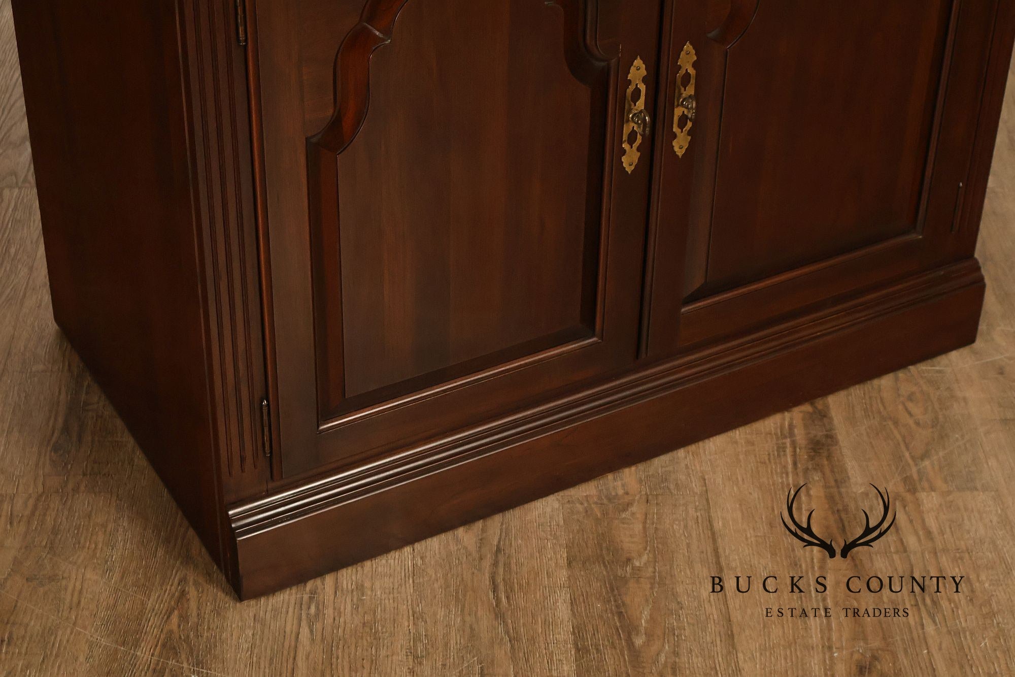 Ethan Allen Georgian Court Collection Traditional Entertainment Armoire Cabinet