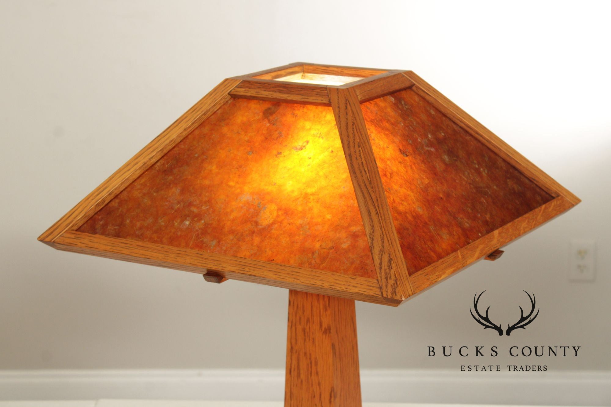 Mission Style Oak and Mica Table Lamp