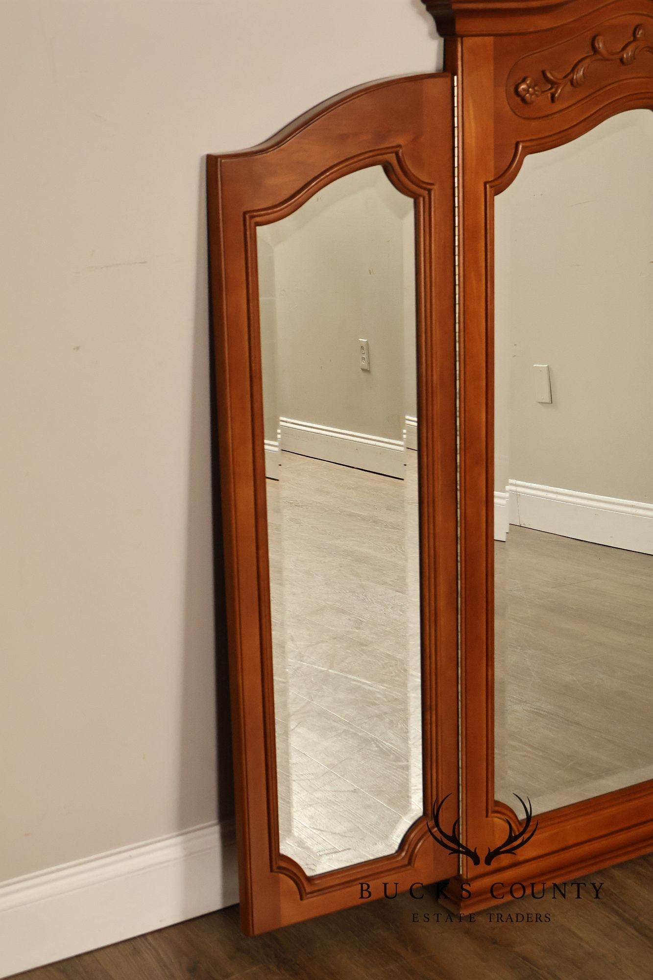 Century Furniture Traditional Tri Fold Mirror