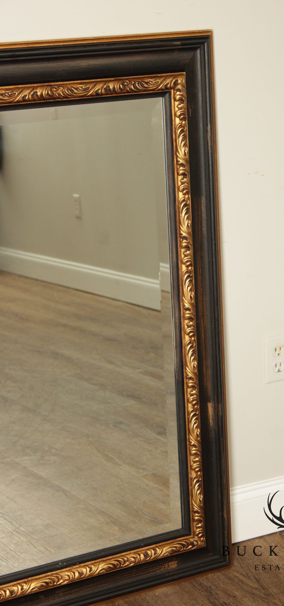 Traditional Distress Painted Wall Mirror